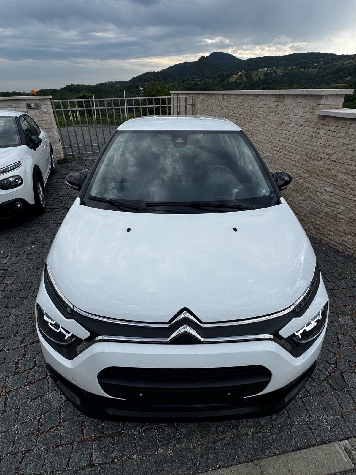 Citroën C3 1,2- FULL LED-NAVI-PARK SENZ-SERVISNA-JAMSTVO 12 MJ, fotografija 2