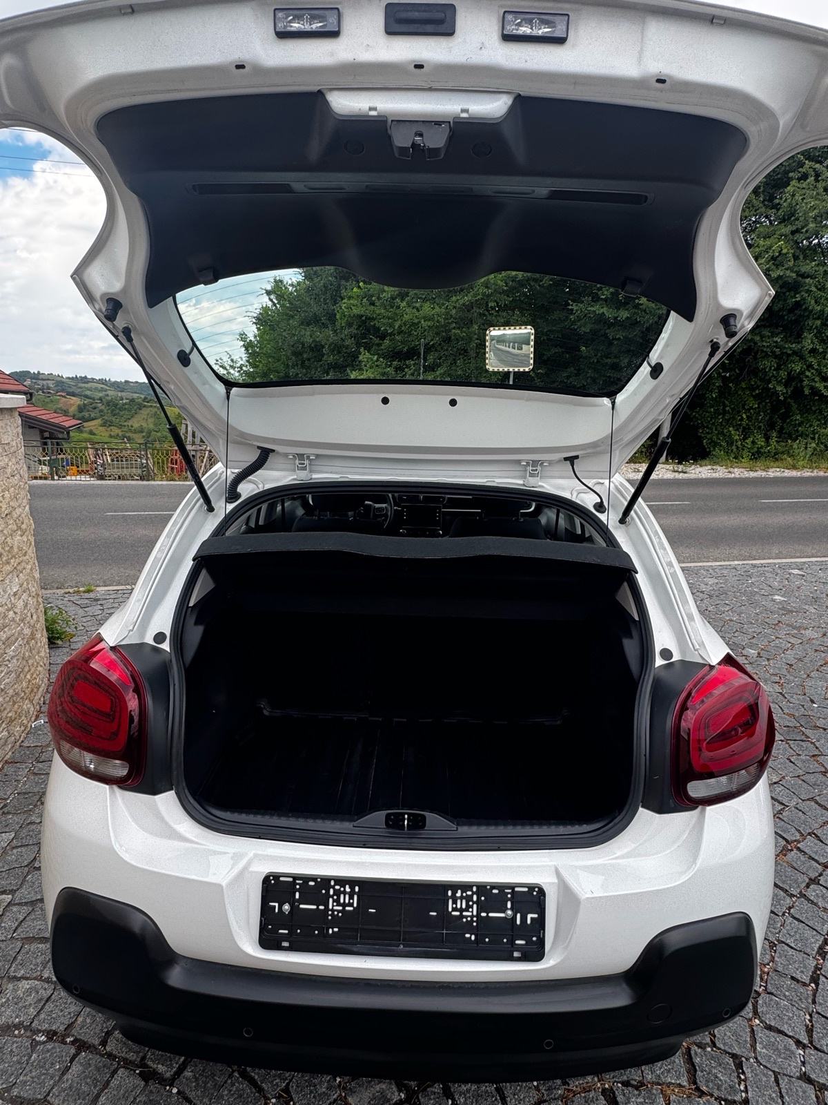 Citroën C3 1,2- FULL LED-NAVI-PARK SENZ-SERVISNA-JAMSTVO 12 MJ, fotografija 9