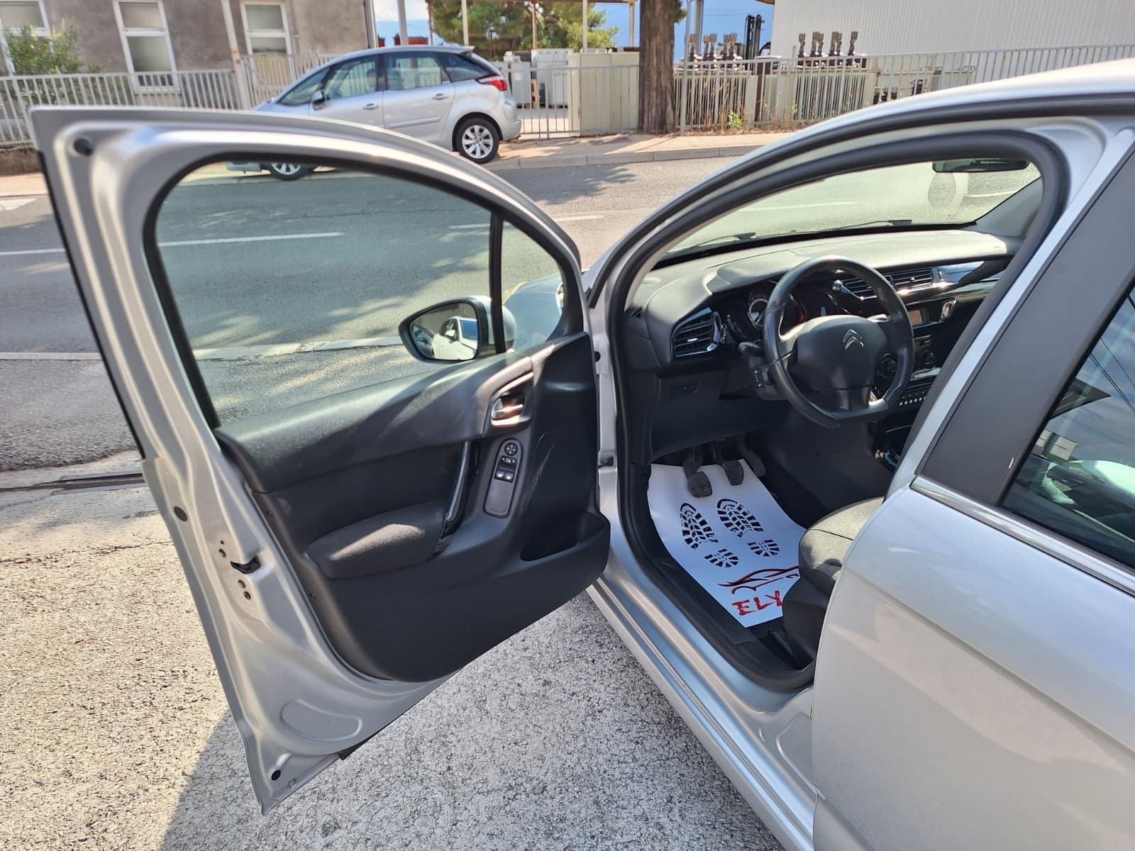 Citroën C3 1,2 ‼️REG.03/2027 HR AUTO ‼️NOVA DISTRIBUCIJA, fotografija 10