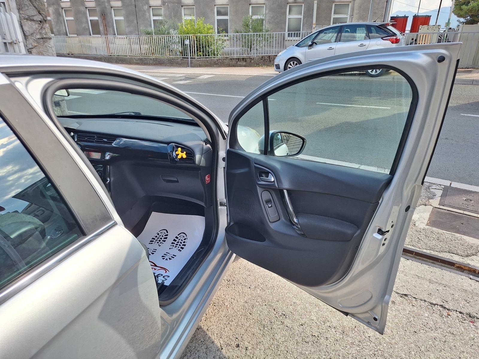 Citroën C3 1,2 ‼️REG.03/2027 HR AUTO ‼️NOVA DISTRIBUCIJA, fotografija 15