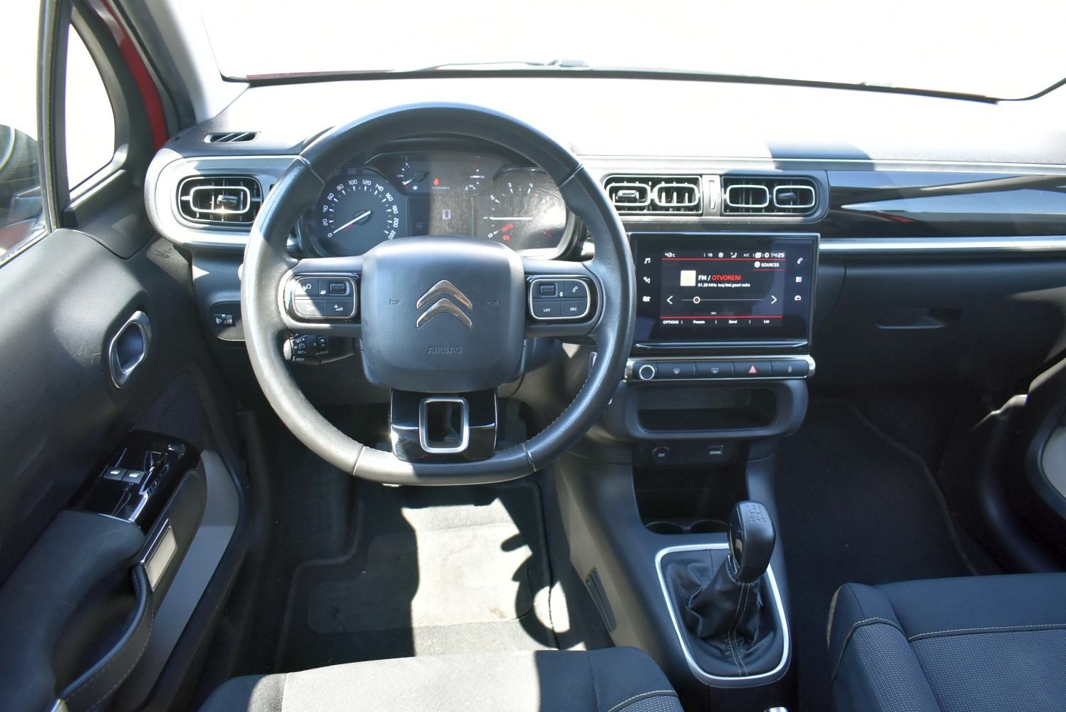 Citroën C3 1.2 Shine *HR* SERVISNA, JAMSTVO, REGISTRIRAN DO 02/27, fotografija 4