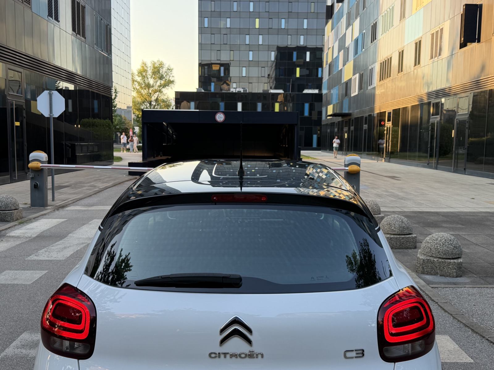 Citroën C3 1,2 - PRVI VLASNIK!, fotografija 8