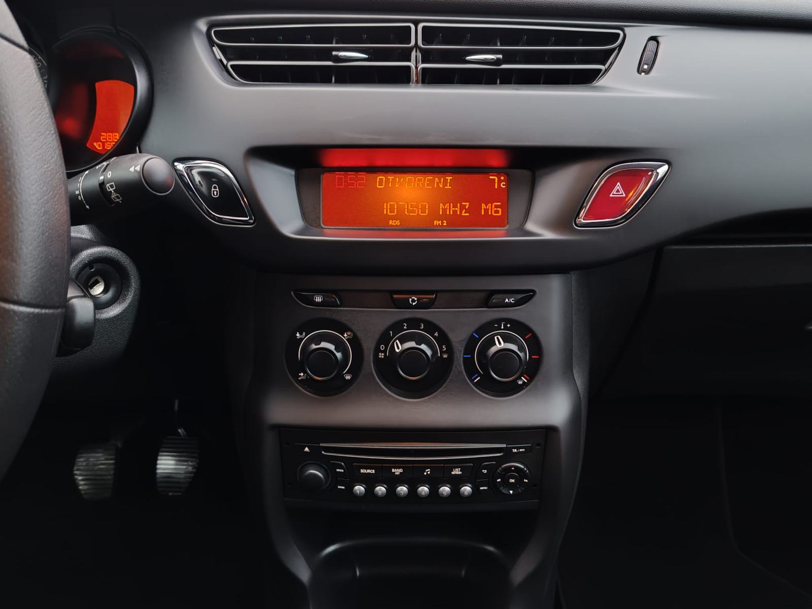 Citroën C3 1,2 VTi "'SAMO""16000" km, 2017 god, kartice 24/36, fotografija 15