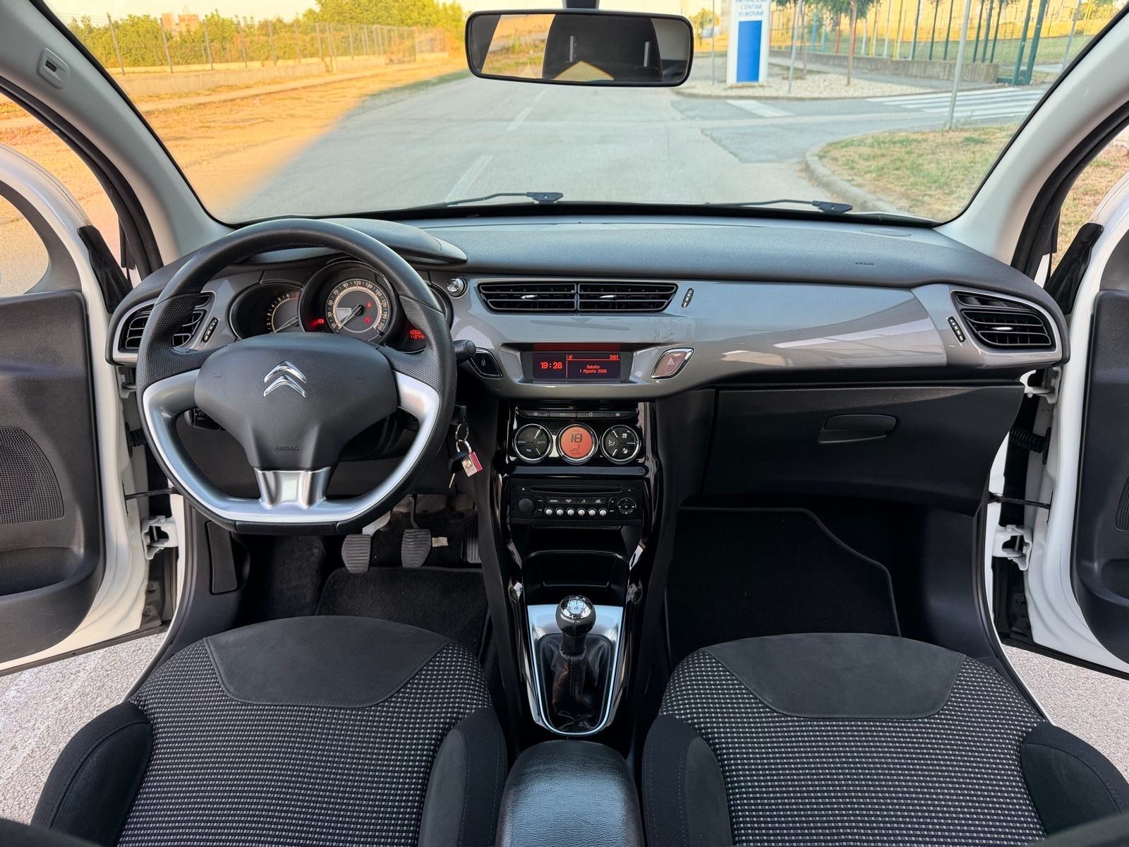 Citroën C3 1,2 Exclusive, fotografija 13