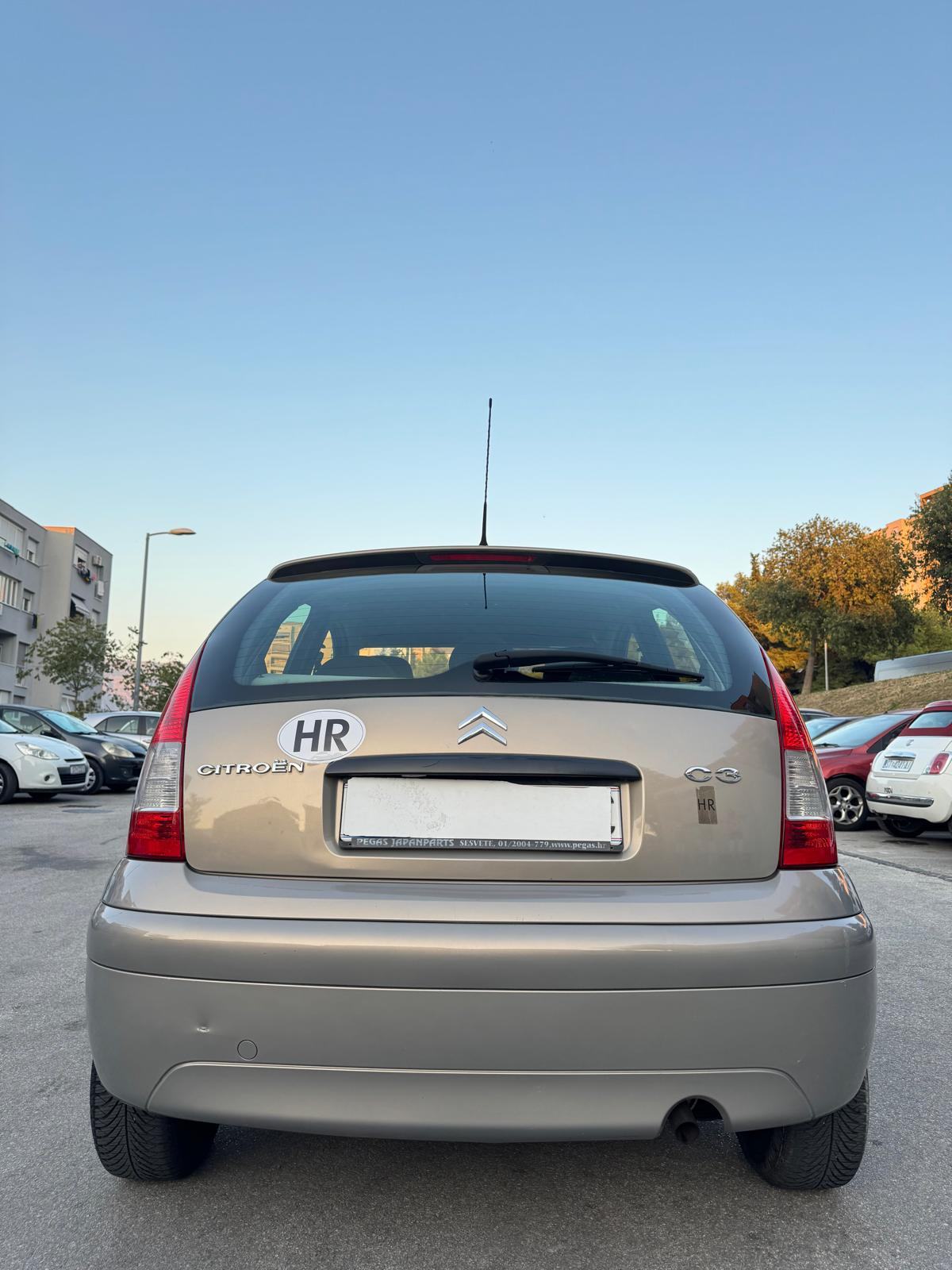 Citroën C3 1,4 8v klima samo 95000km servisna knjiga kao nov, fotografija 12