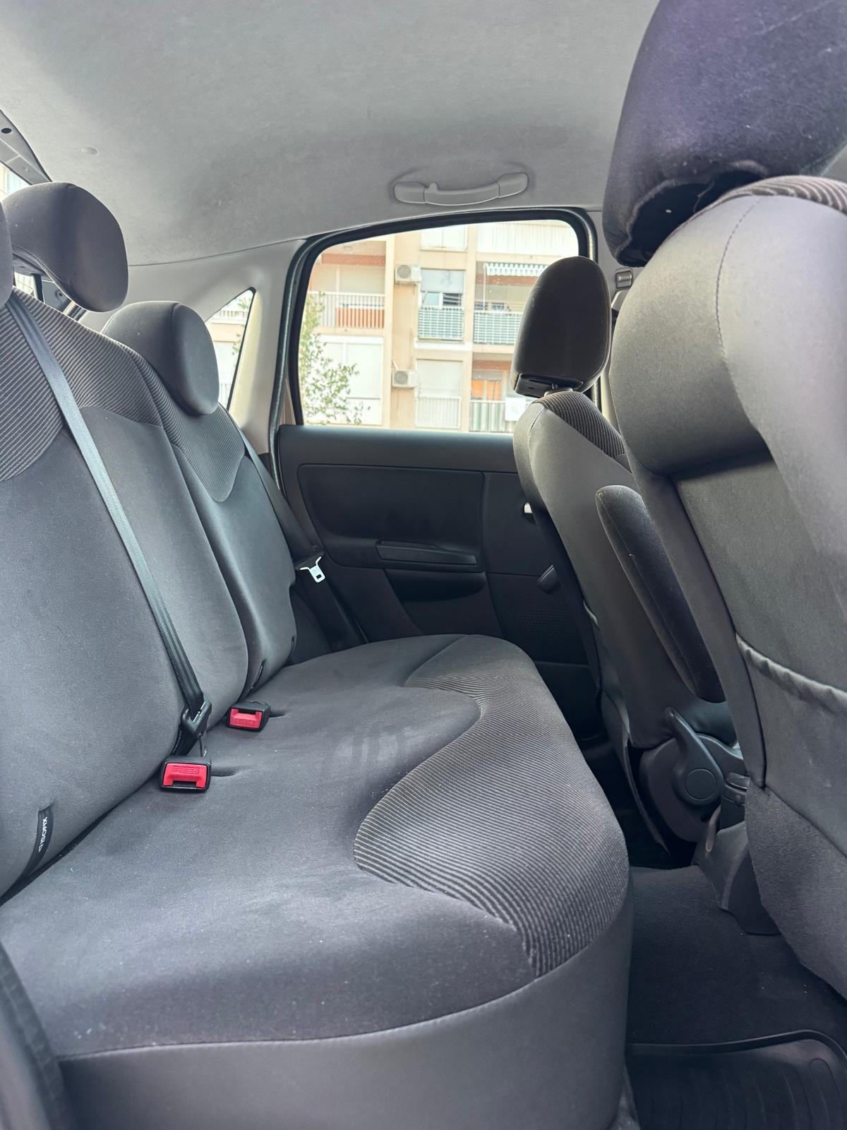 Citroën C3 1,4 8v klima samo 95000km servisna knjiga kao nov, fotografija 6