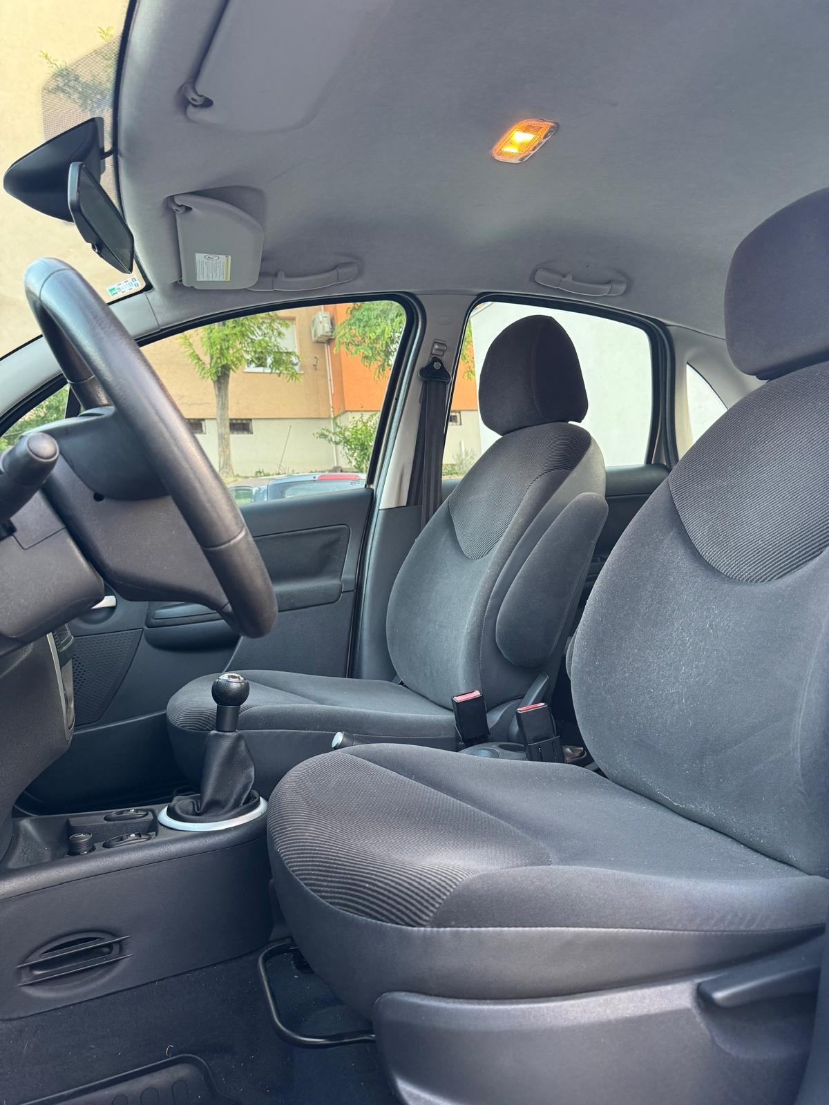 Citroën C3 1,4 8v klima samo 95000km servisna knjiga kao nov, fotografija 7