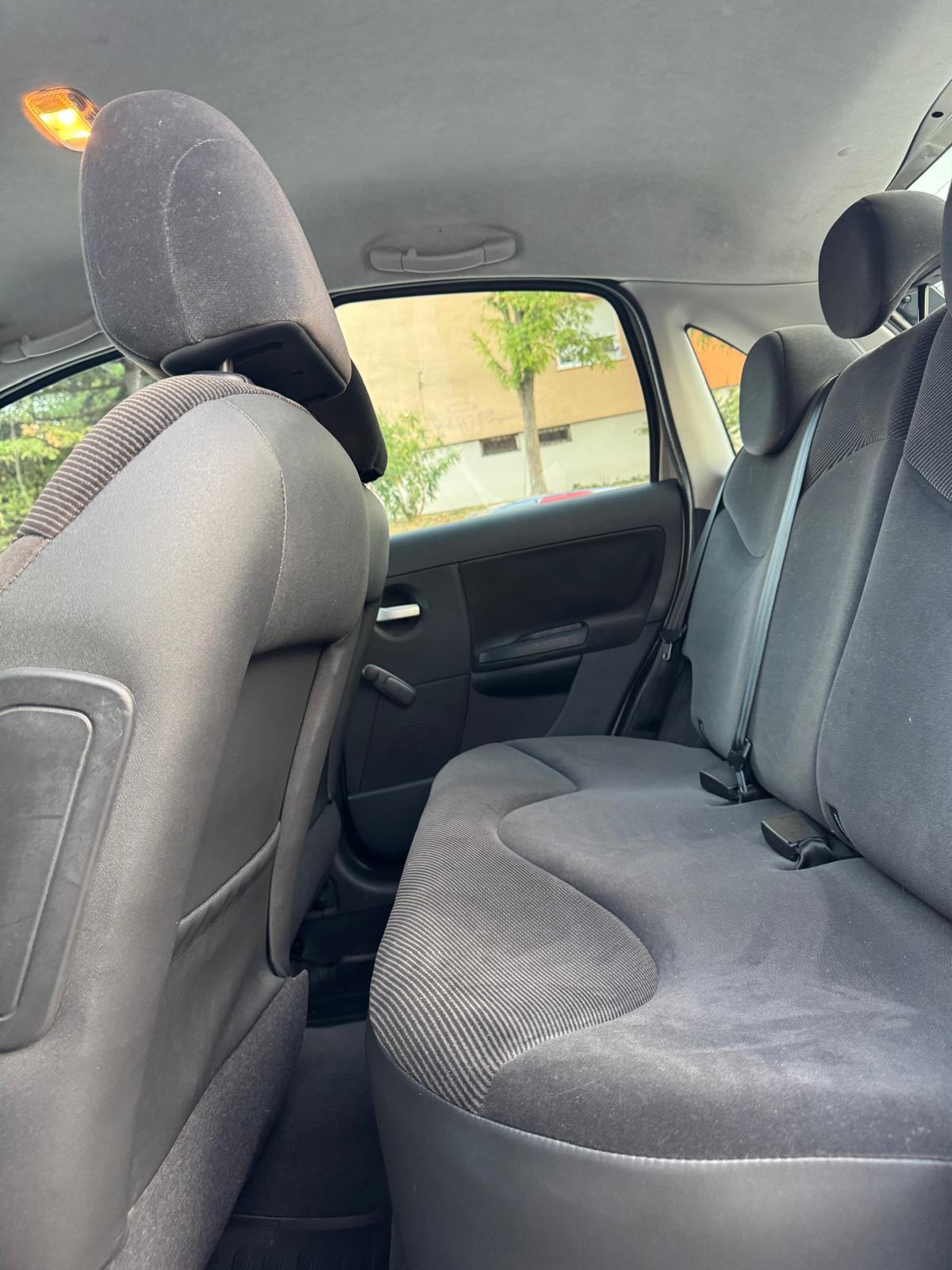 Citroën C3 1,4 8v klima samo 95000km servisna knjiga kao nov, fotografija 8