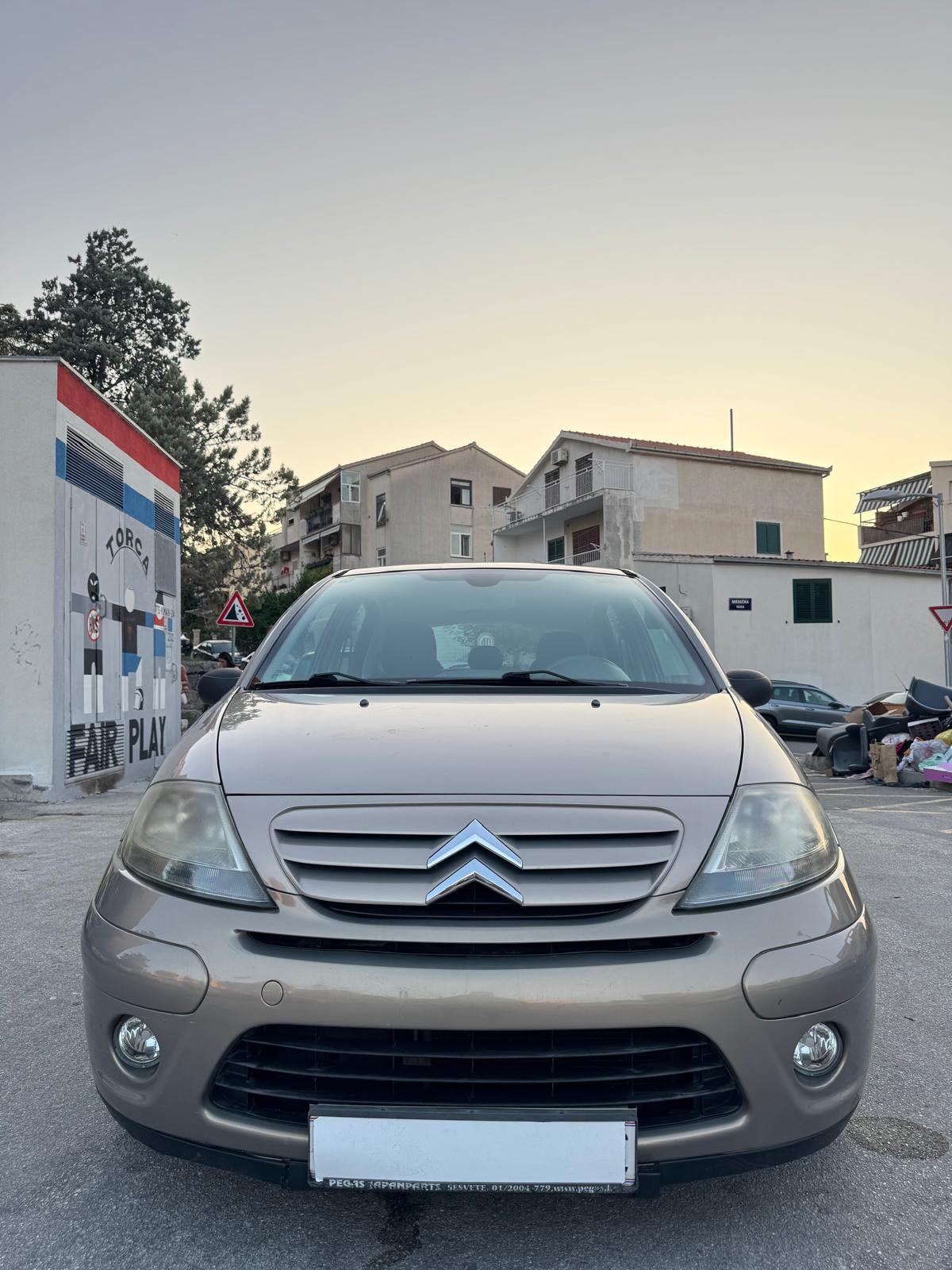 Citroën C3 1,4 8v klima samo 95000km servisna knjiga kao nov, fotografija 3