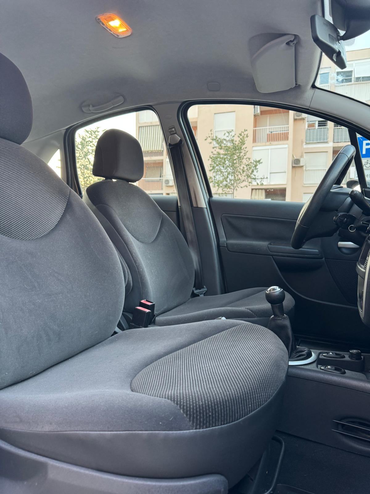 Citroën C3 1,4 8v klima samo 95000km servisna knjiga kao nov, fotografija 9