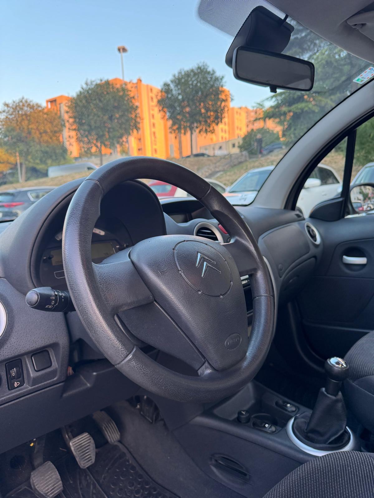 Citroën C3 1,4 8v klima samo 95000km servisna knjiga kao nov, fotografija 10