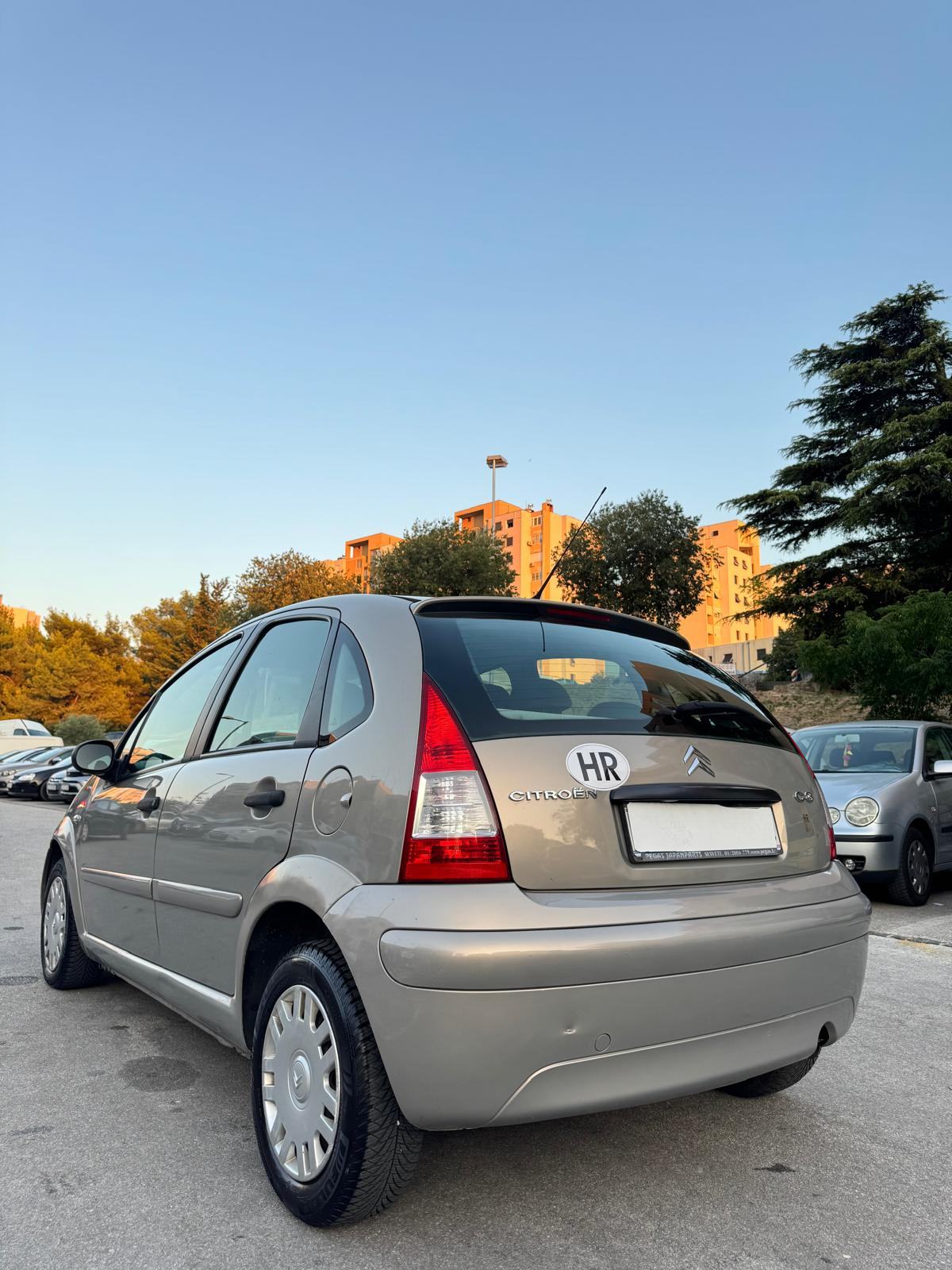 Citroën C3 1,4 8v klima samo 95000km servisna knjiga kao nov, fotografija 11