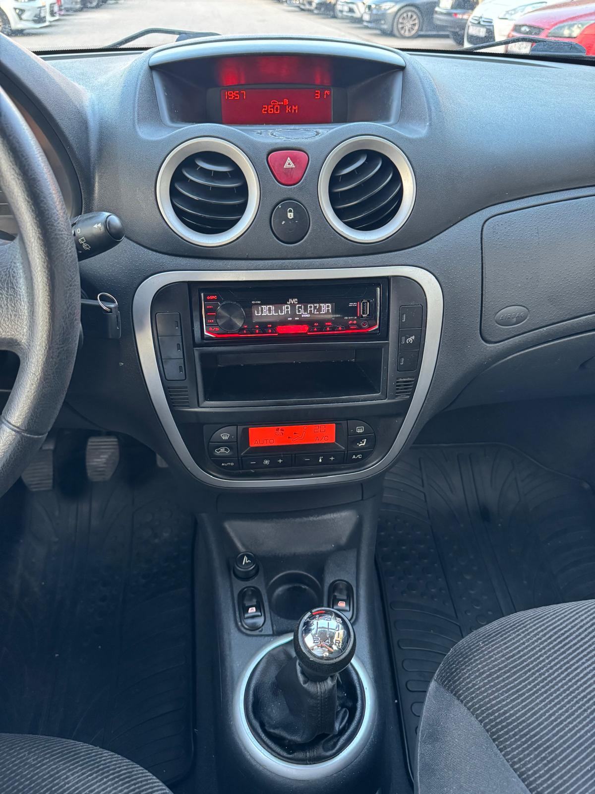 Citroën C3 1,4 8v klima samo 95000km servisna knjiga kao nov, fotografija 14
