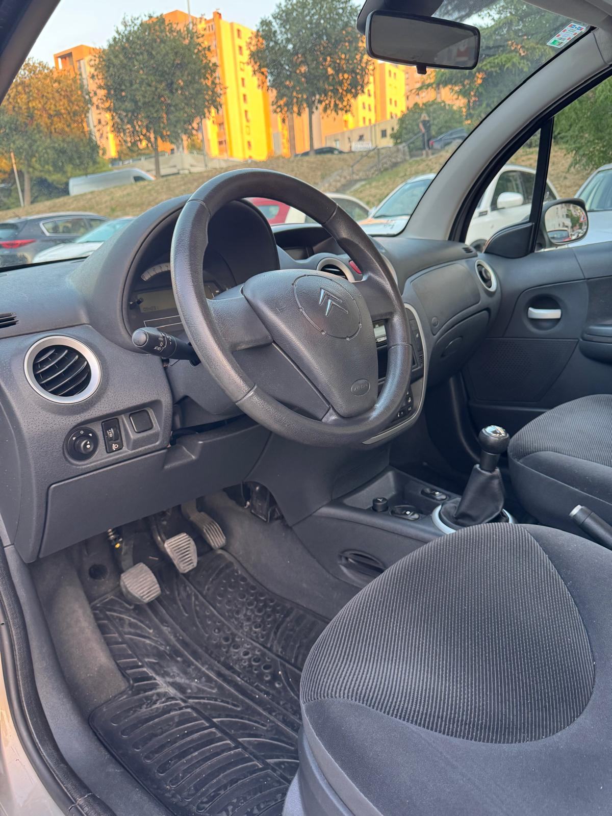 Citroën C3 1,4 8v klima samo 95000km servisna knjiga kao nov, fotografija 15