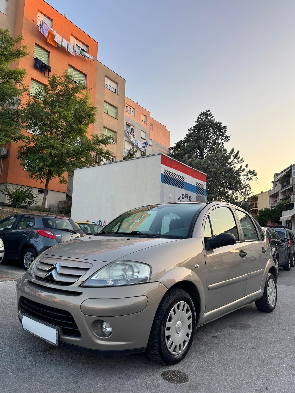 Citroën C3 1,4 8v klima samo 95000km servisna knjiga kao nov, fotografija 4