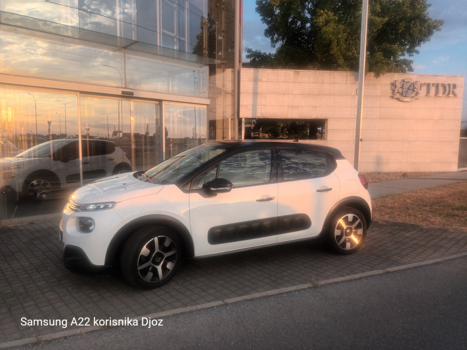 Citroën C3 1,6 BlueHDi 73kw 120000km.reg 1godinu,Navi,Kamere,alu, fotografija 8