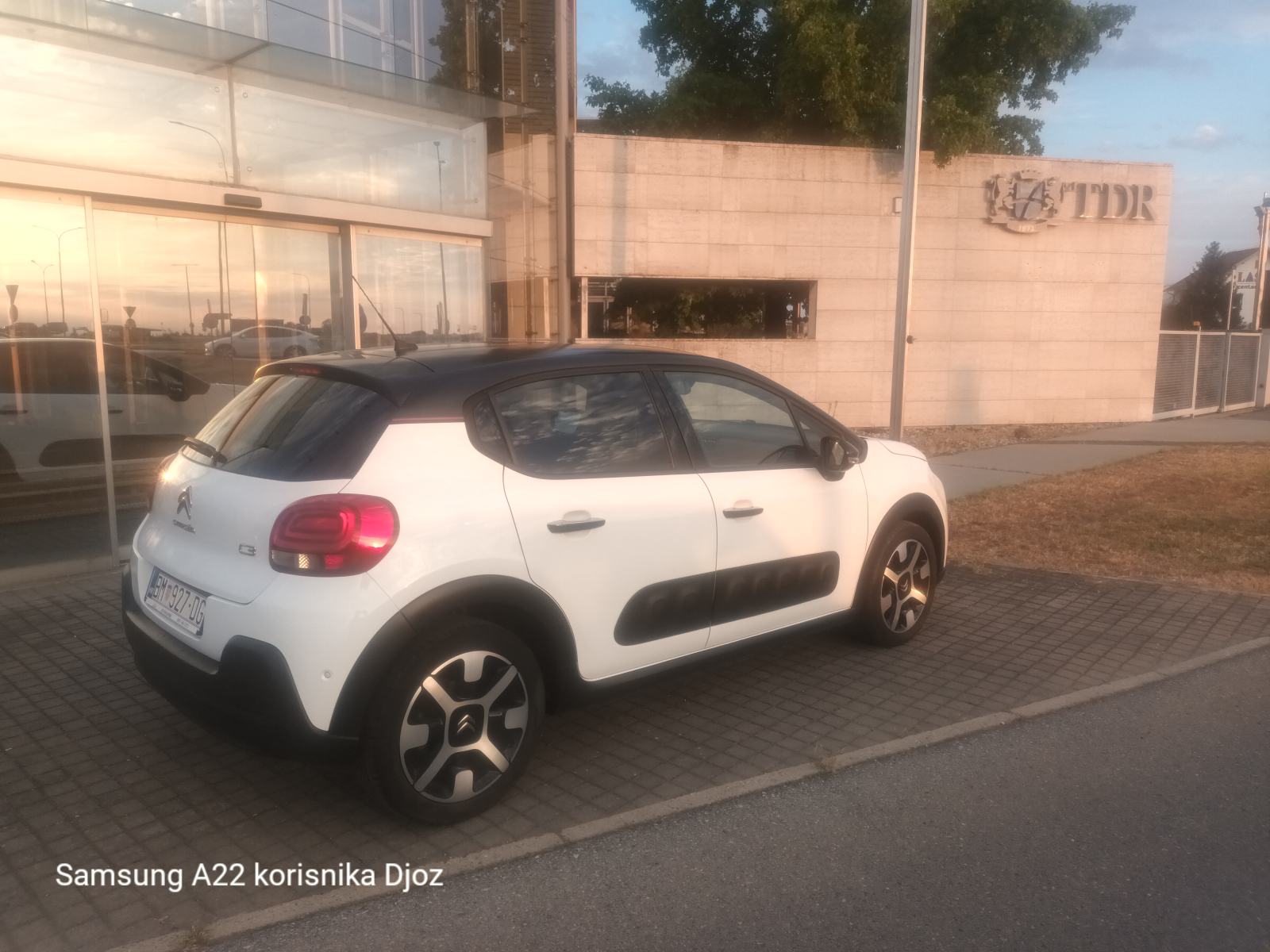 Citroën C3 1,6 BlueHDi 73kw 120000km.reg 1godinu,Navi,Kamere,alu, fotografija 2