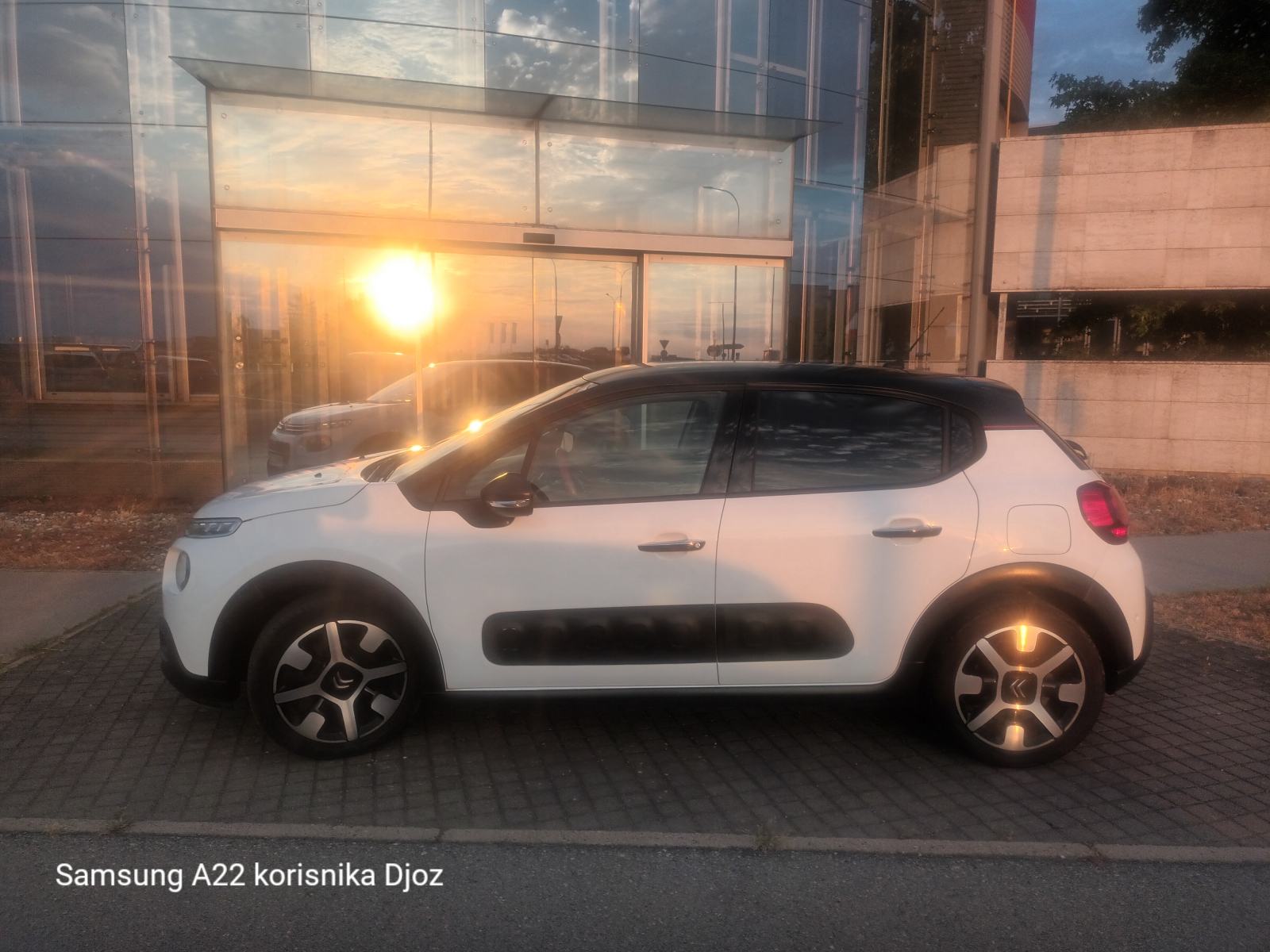 Citroën C3 1,6 BlueHDi 73kw 120000km.reg 1godinu,Navi,Kamere,alu, fotografija 1