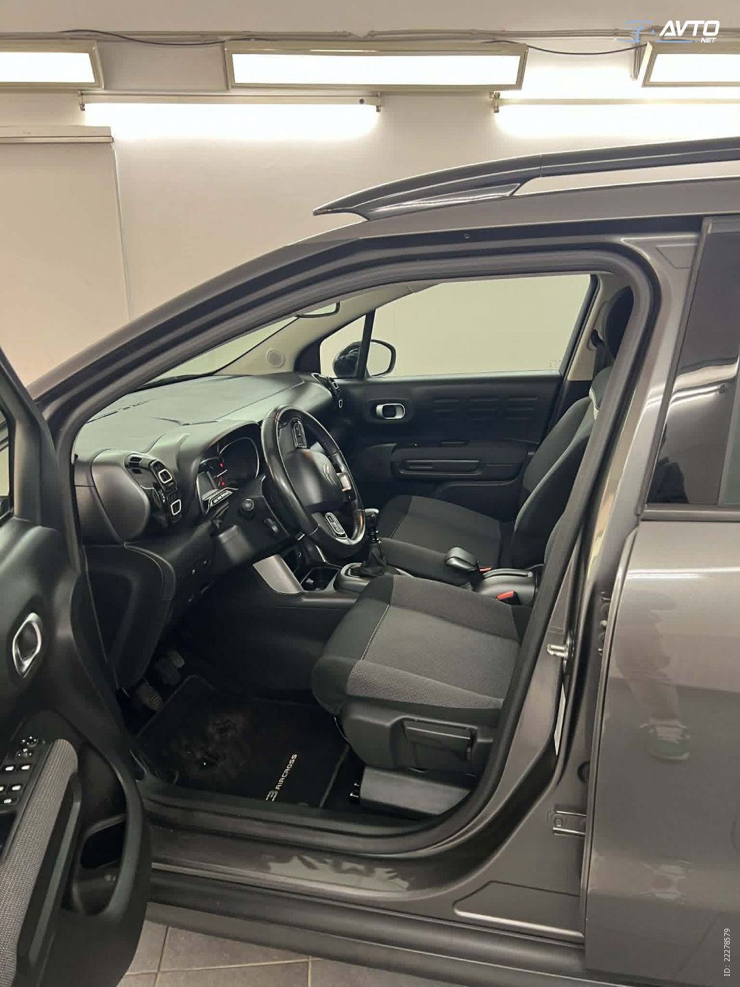 Citroën C3 Aircross 1,2 PureTech 81 KW, PDC, LED, SERVISNA KNJIGA, fotografija 5