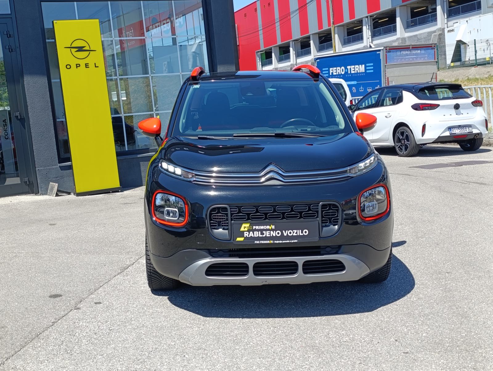 Citroën C3 Aircross Shine, panoramski krov, navigacija, jamstvo 1.g., fotografija 2