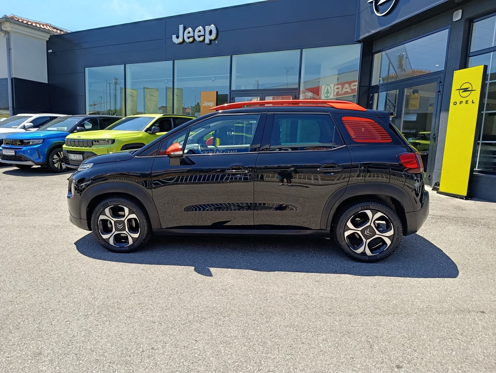 Citroën C3 Aircross Shine, panoramski krov, navigacija, jamstvo 1.g., fotografija 8