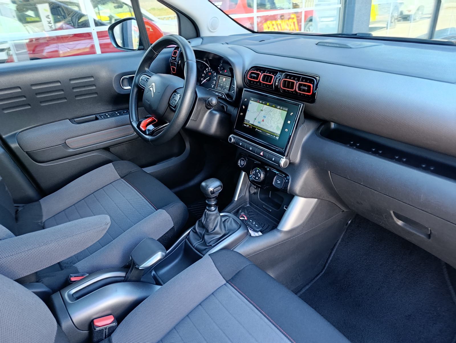 Citroën C3 Aircross Shine, panoramski krov, navigacija, jamstvo 1.g., fotografija 11