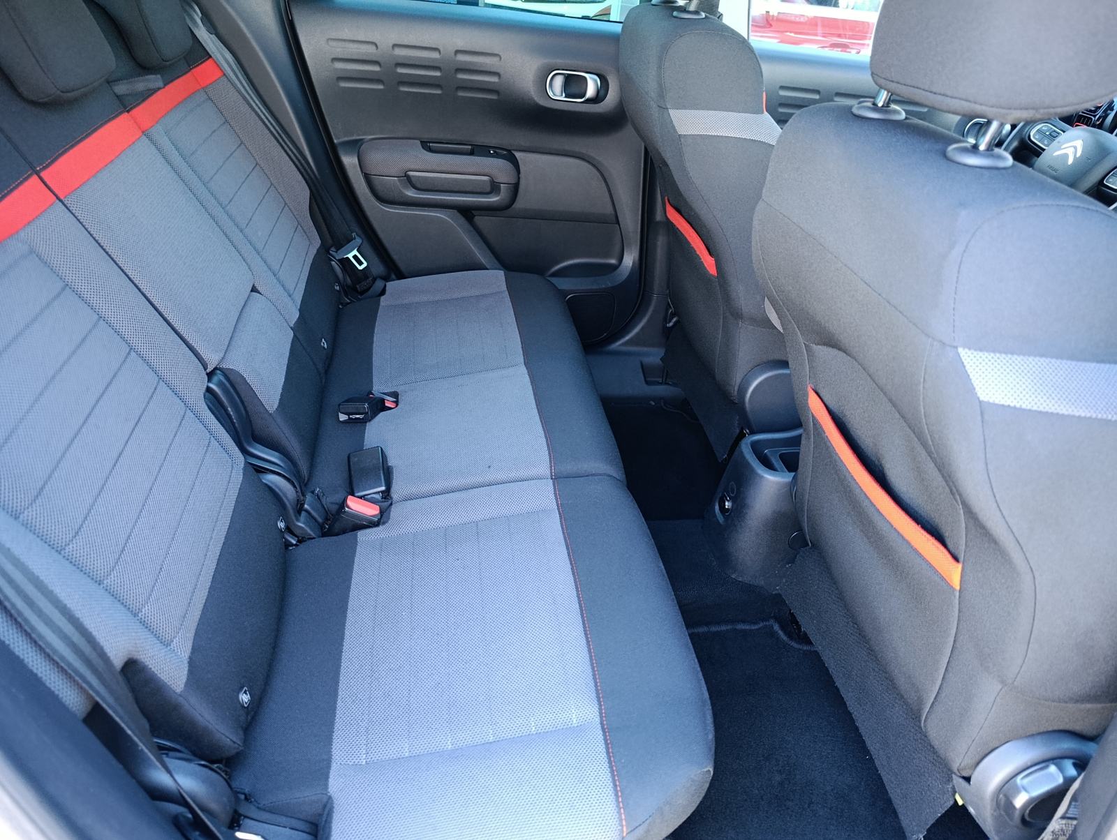 Citroën C3 Aircross Shine, panoramski krov, navigacija, jamstvo 1.g., fotografija 13