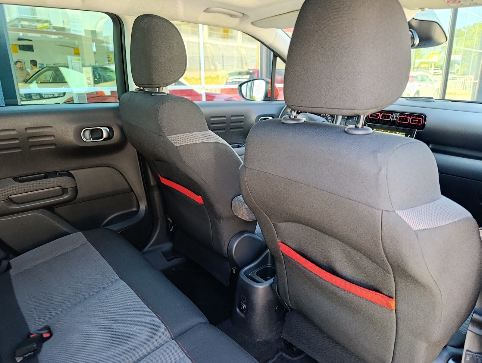 Citroën C3 Aircross Shine, panoramski krov, navigacija, jamstvo 1.g., fotografija 15