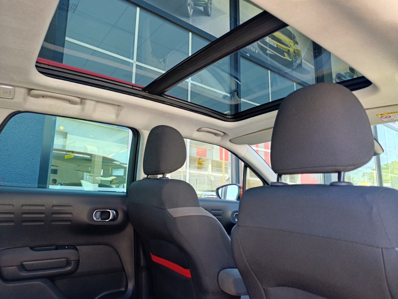 Citroën C3 Aircross Shine, panoramski krov, navigacija, jamstvo 1.g., fotografija 16