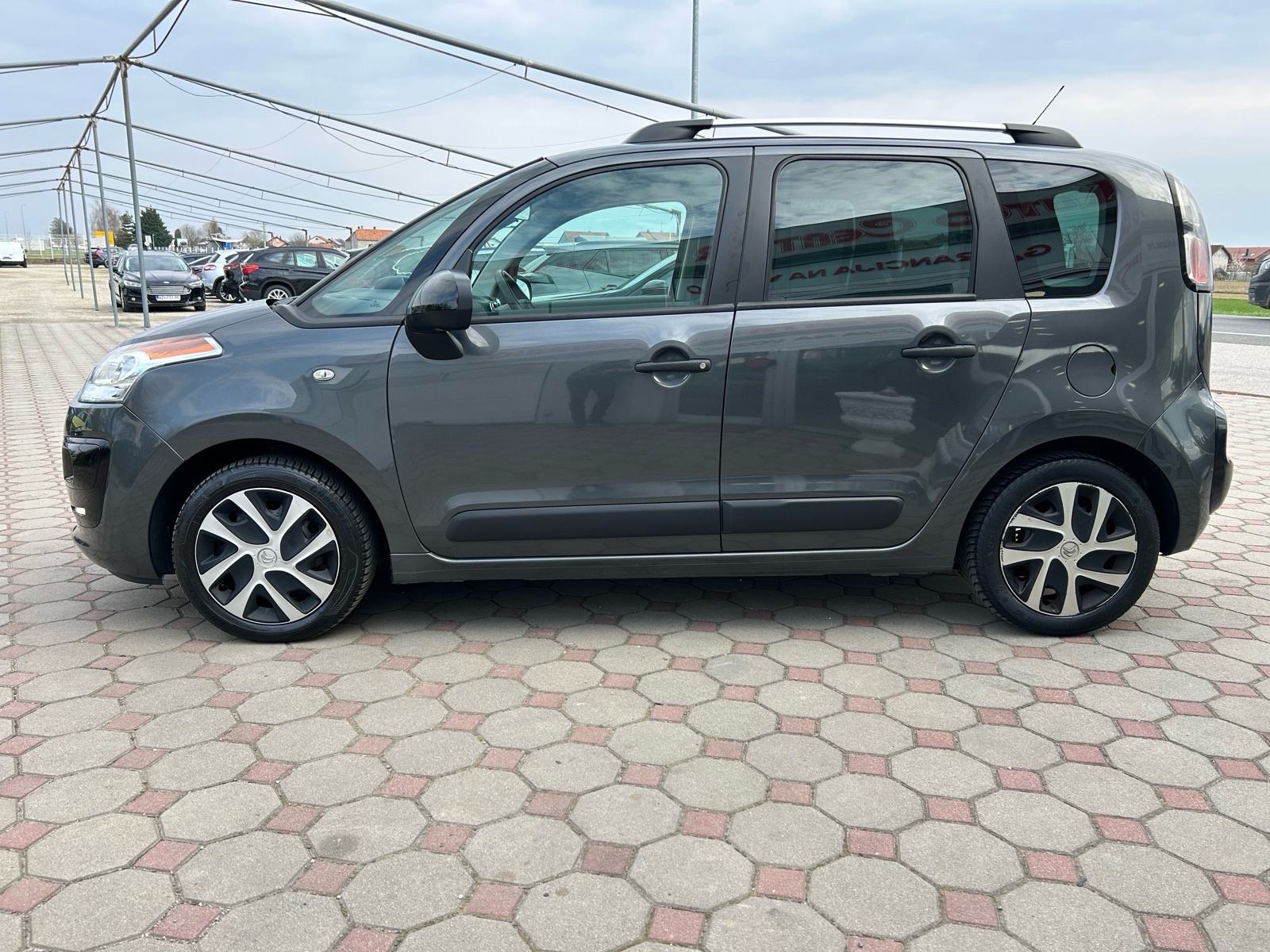 Citroën C3 Picasso 1,2 benzin 2016.,SERVISNA, PARK SENZ, LED, KUKA...., fotografija 4