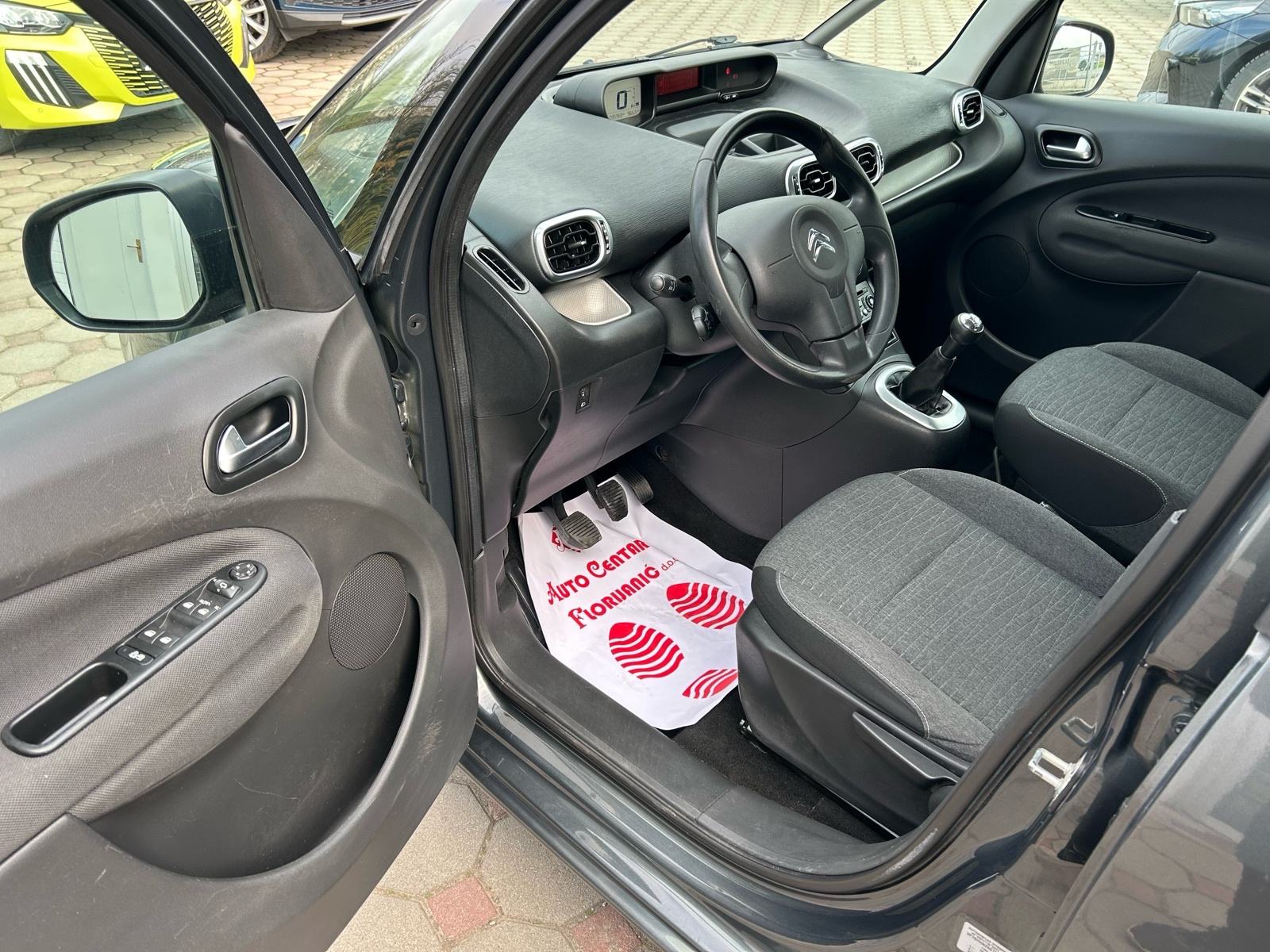 Citroën C3 Picasso 1,2 benzin 2016.,SERVISNA, PARK SENZ, LED, KUKA...., fotografija 9