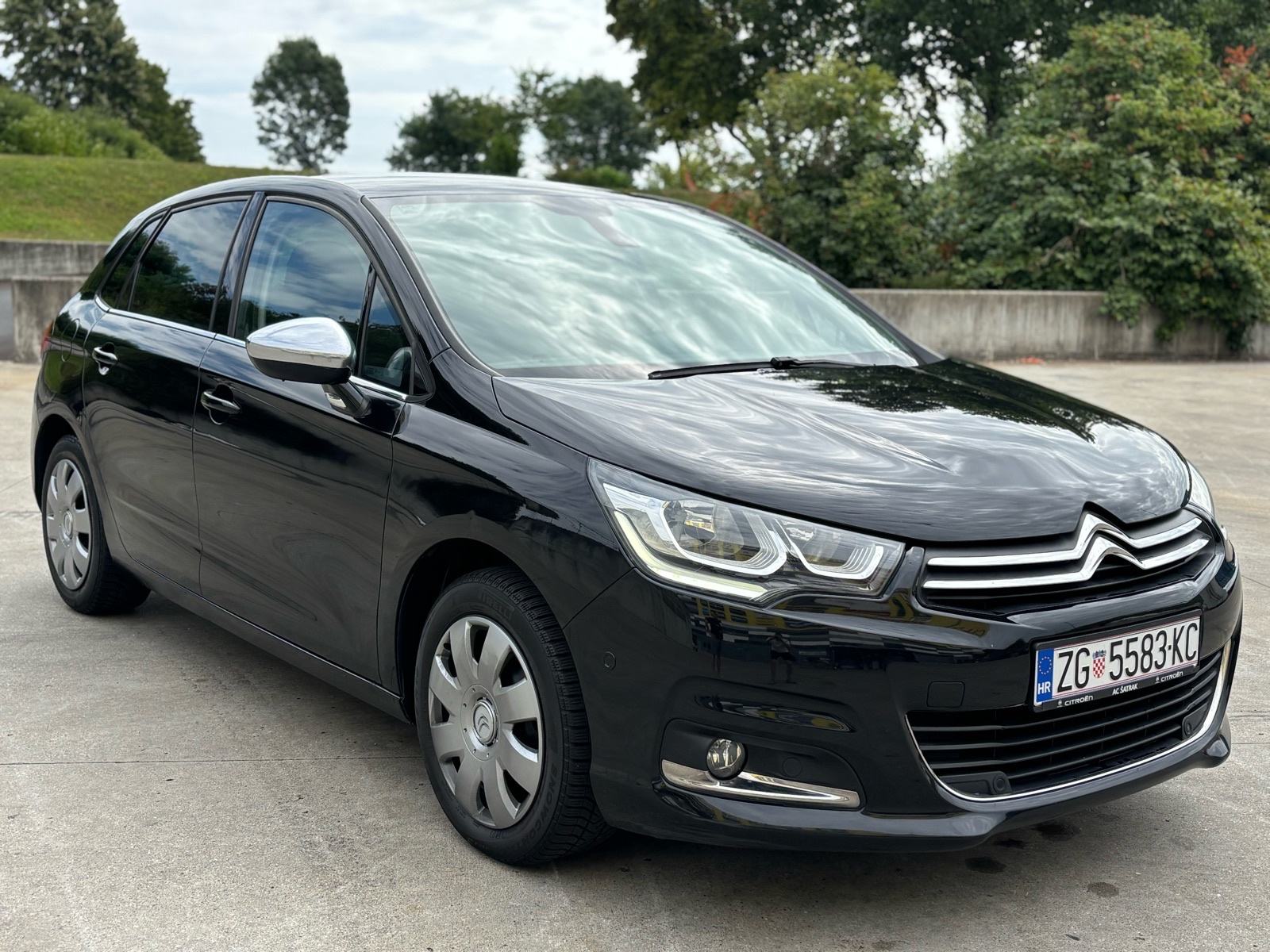Citroën C4 1,6 BlueHDi 2016.godina SHINE PAKET OPREME!, pogled izvana - slika 1