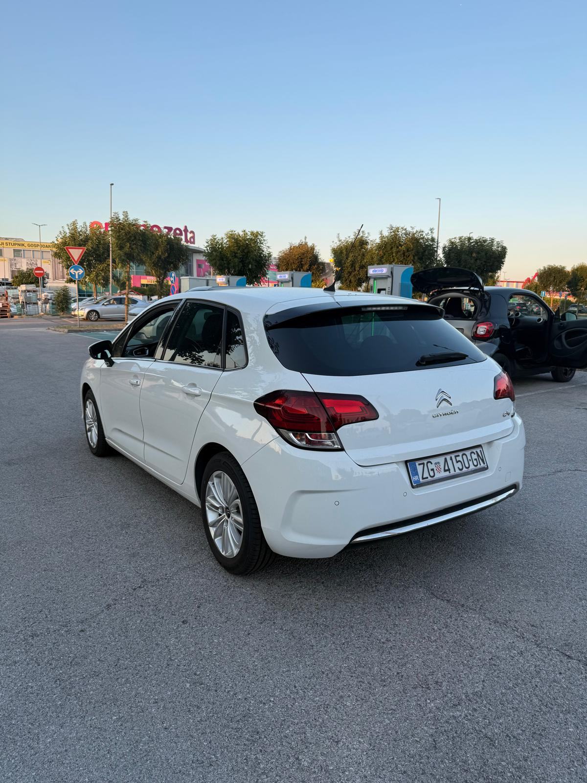 Citroën C4 1,6 BlueHDi PRVI VLASNIK, Kupljen u RH, VRHUNSKI, fotografija 2