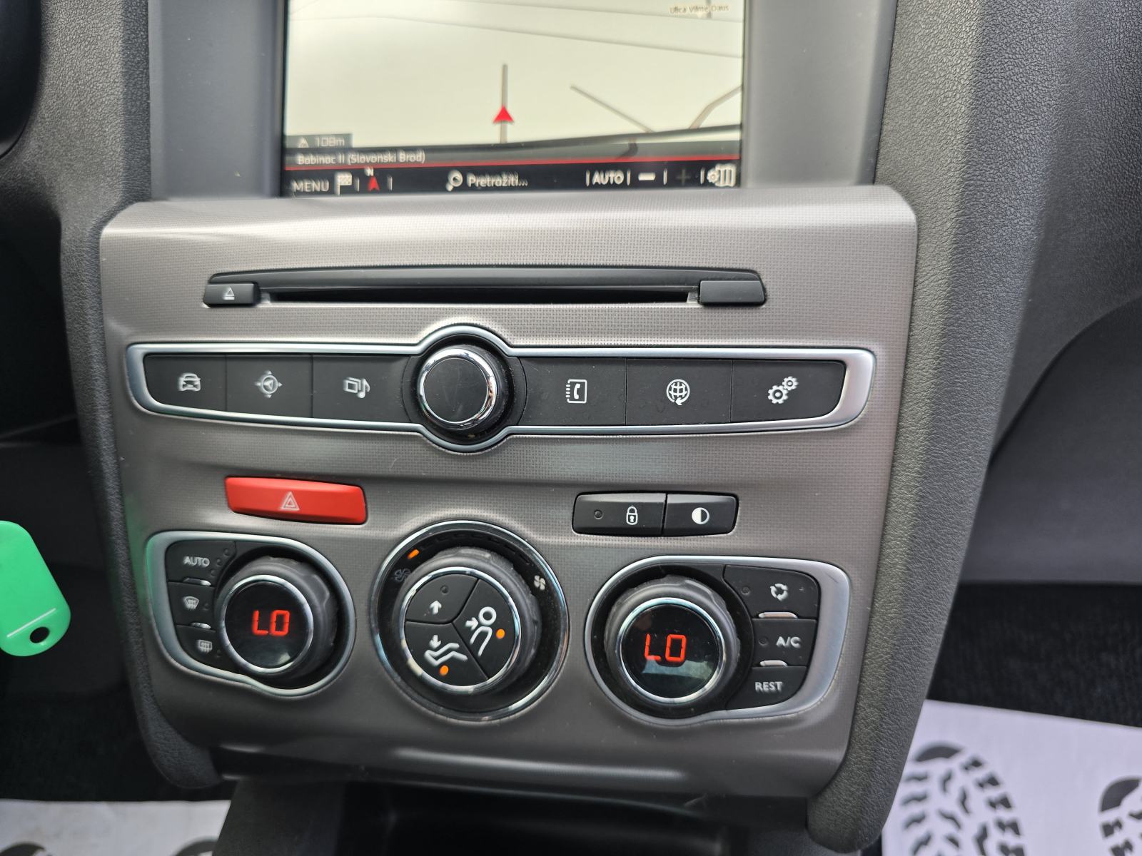 Citroën C4 1,6 HDi-2019god.od-NAVIGACIJA-xenon,climatronic,alu,KARTICE, fotografija 17