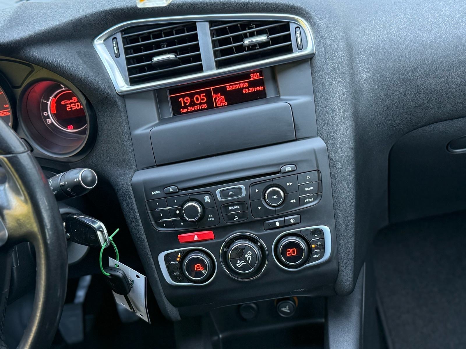 Citroën C4 1,6 HDi-REGA6/27-HR AUTO-PRVI VLASNIK-PARK SENZORI-TEMPOMAT, fotografija 13