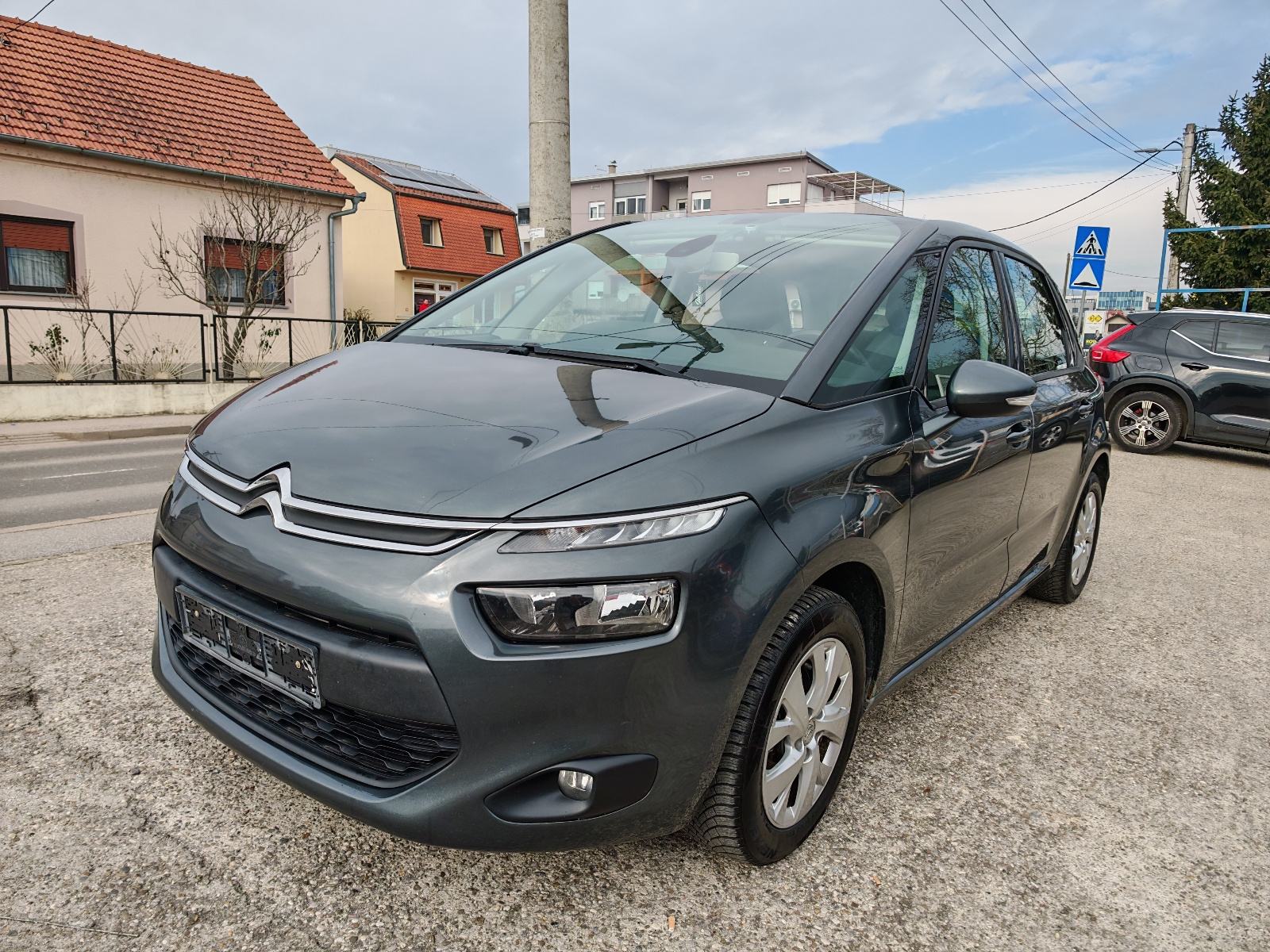 Citroën C4 Picasso 1.6 HDi automatik, 2014g, odličan KREDIT, pogled izvana - slika 2