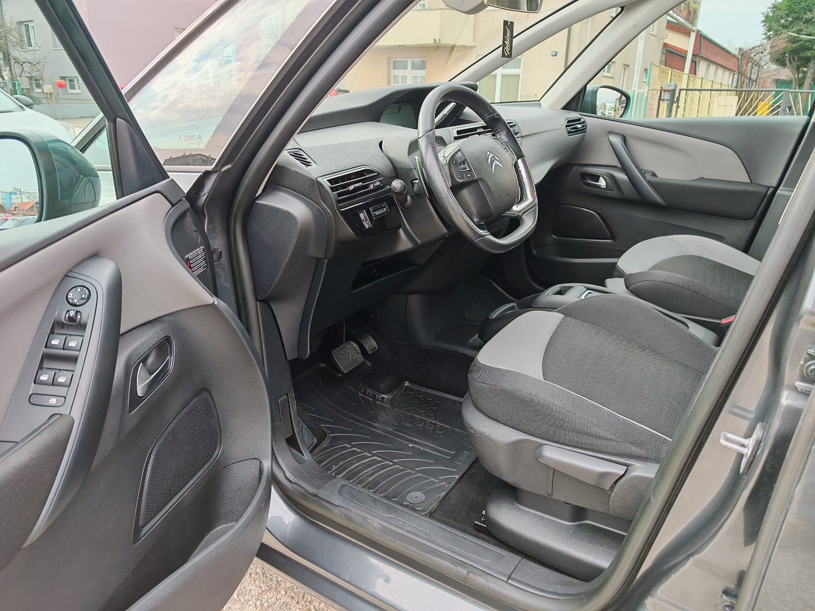 Citroën C4 Picasso 1.6 HDi automatik, 2014g, odličan KREDIT, fotografija 13