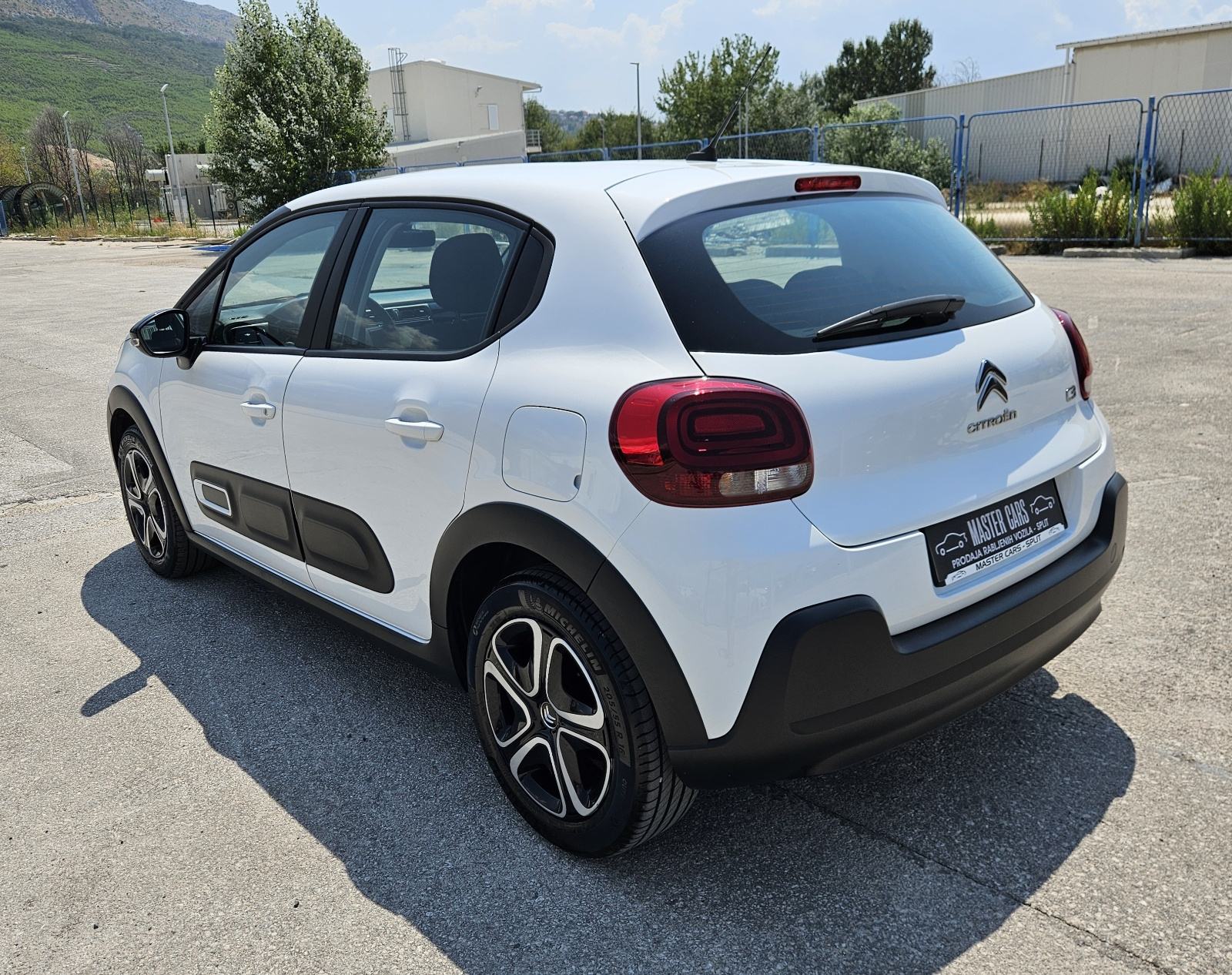 CITROEN C3 1,2 BENZIN • SAMO 28.000 KM • FULL OPREMA • JAMSTVO, fotografija 6