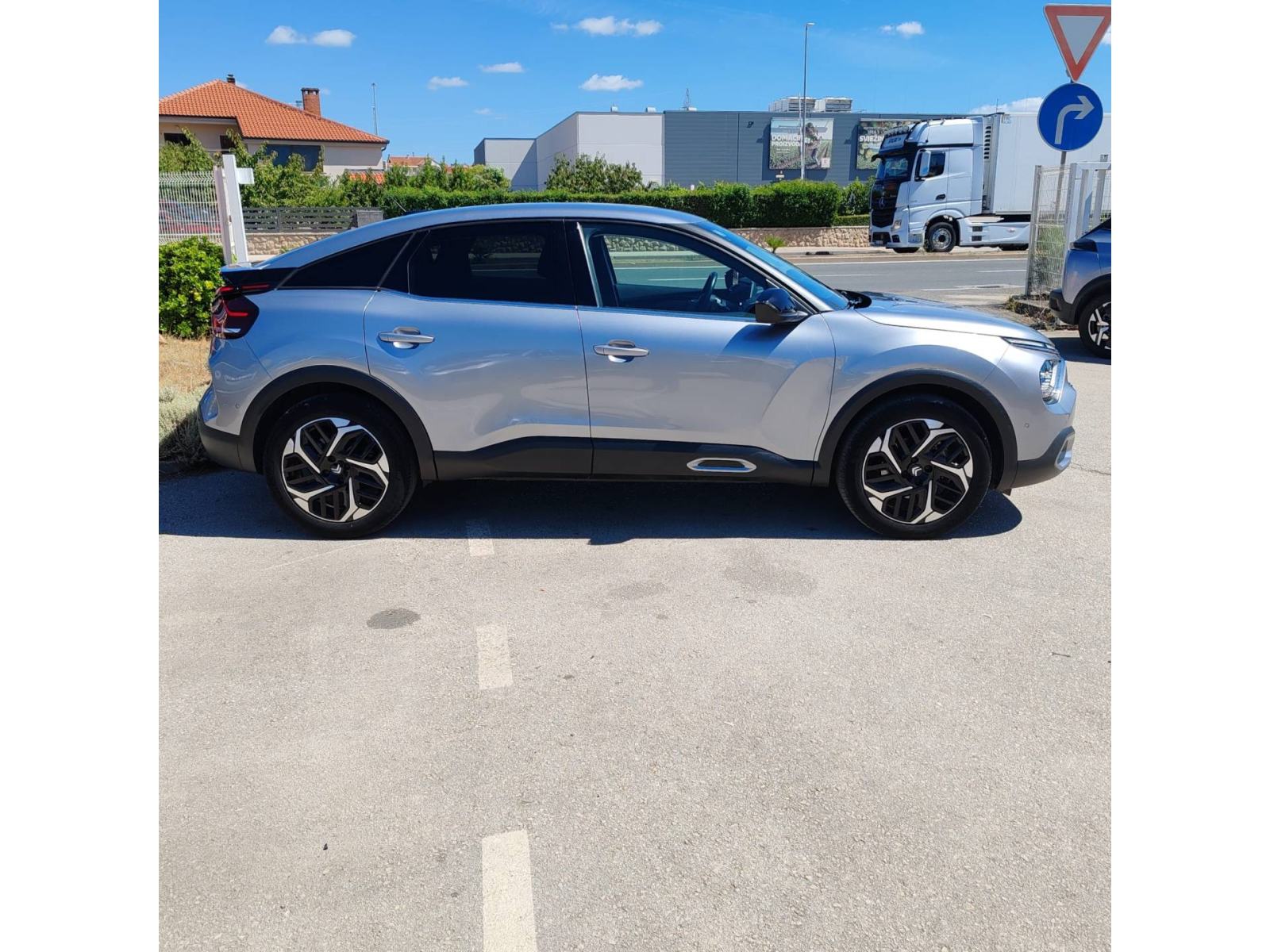 CITROEN C4 1.2 PureTech 130 KS AUTOMATIK *VOZILO S JAMSTVOM*, fotografija 9