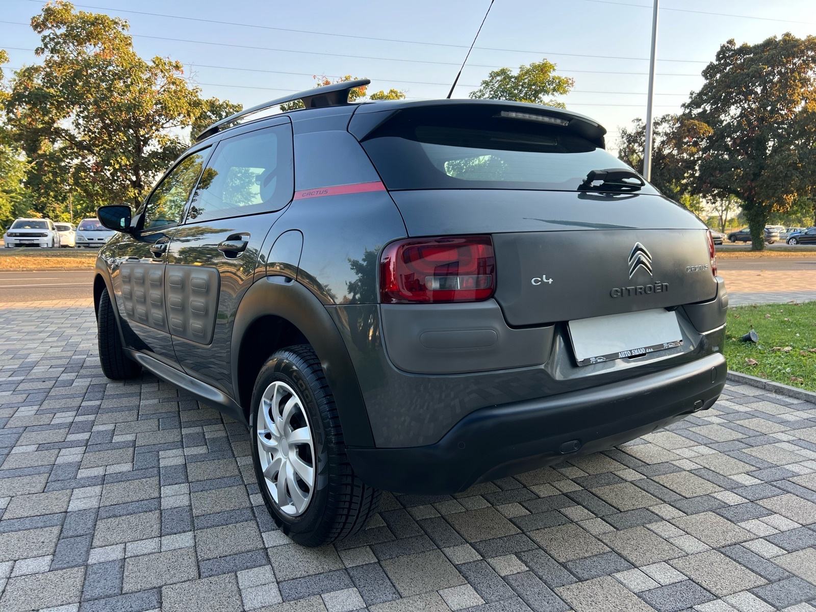 ** CITROEN C4 CACTUS ** 1.2 VTI ** 121.000 KM **REG 1 GODINU **LED **, fotografija 3