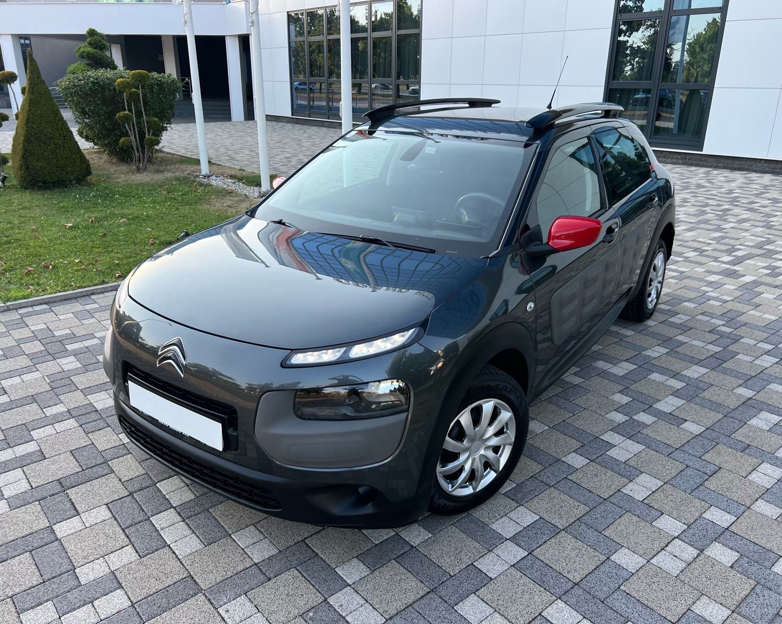 ** CITROEN C4 CACTUS ** 1.2 VTI ** 121.000 KM **REG 1 GODINU **LED **, fotografija 2