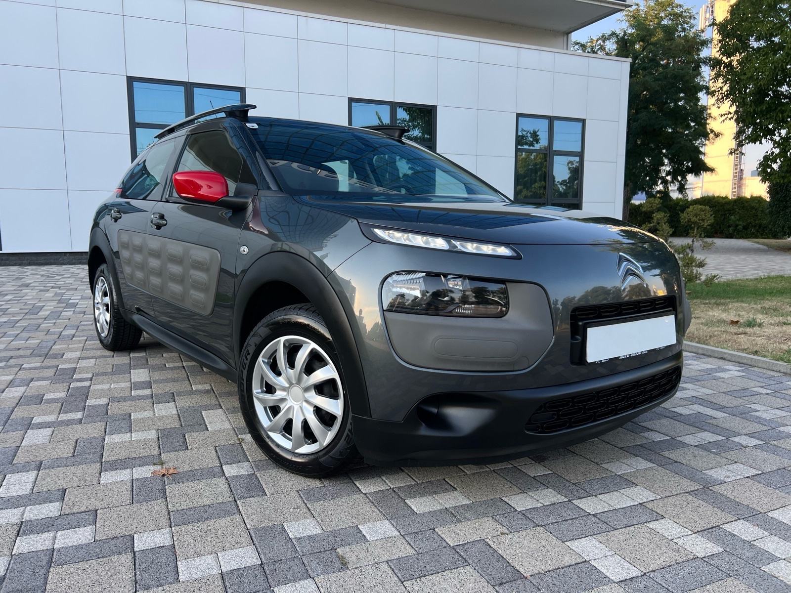 ** CITROEN C4 CACTUS ** 1.2 VTI ** 121.000 KM **REG 1 GODINU **LED **, fotografija 8