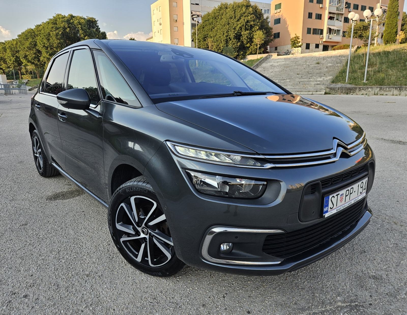 CITROEN C4 PICASSO 1,6 HDi 120 KS • FULL OPREMA • JAMSTVO, pogled izvana - slika 2