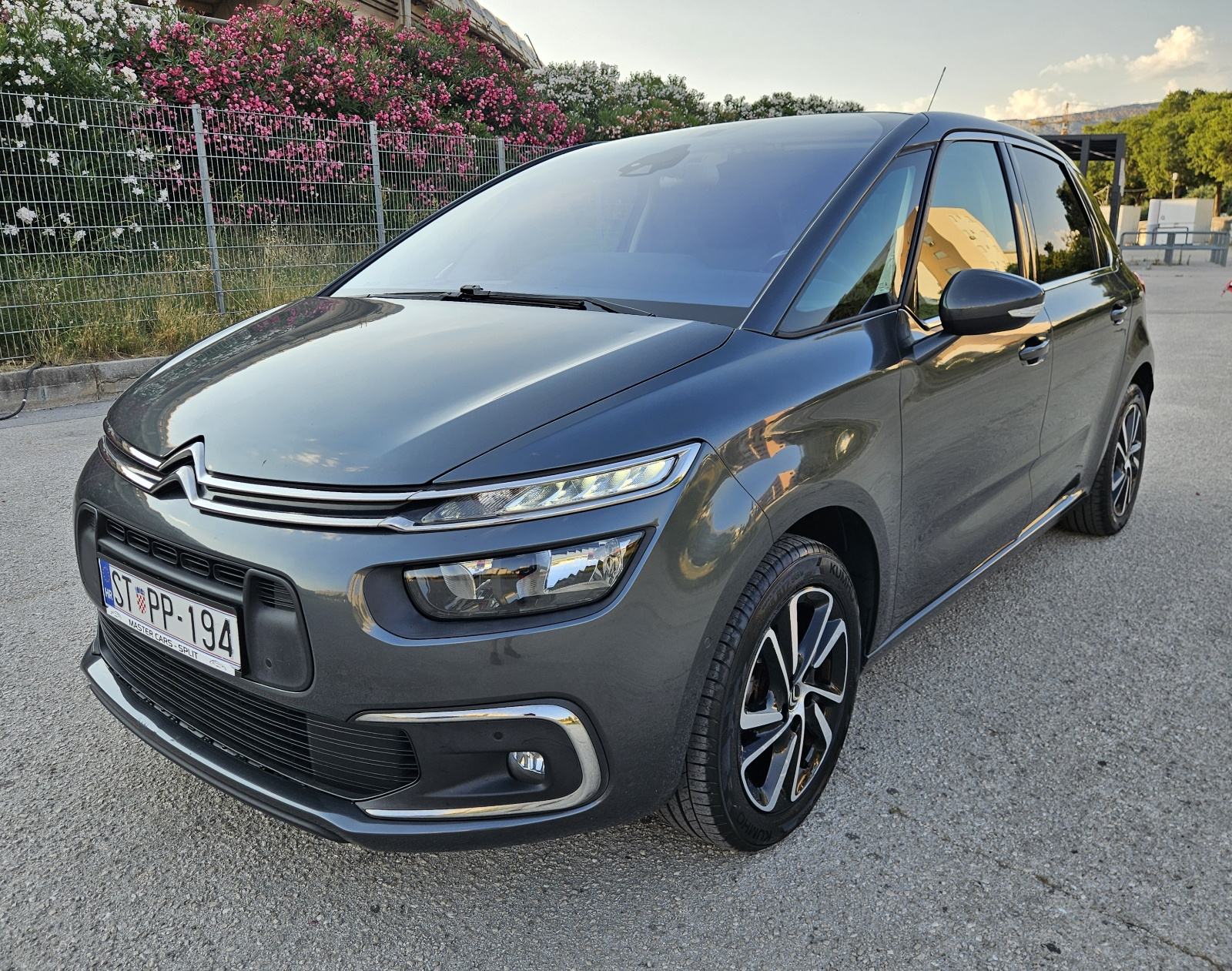 CITROEN C4 PICASSO 1,6 HDi 120 KS • FULL OPREMA • JAMSTVO, pogled izvana - slika 5