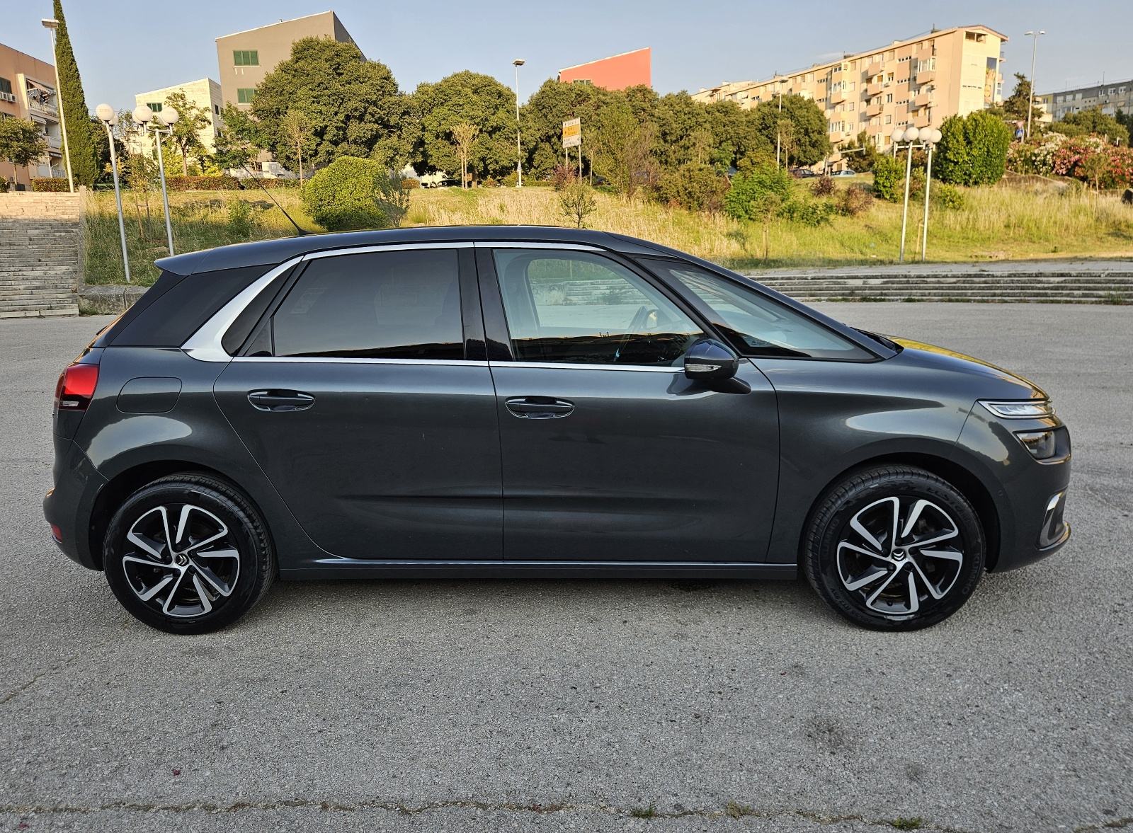 CITROEN C4 PICASSO 1,6 HDi 120 KS • FULL OPREMA • JAMSTVO, fotografija 8