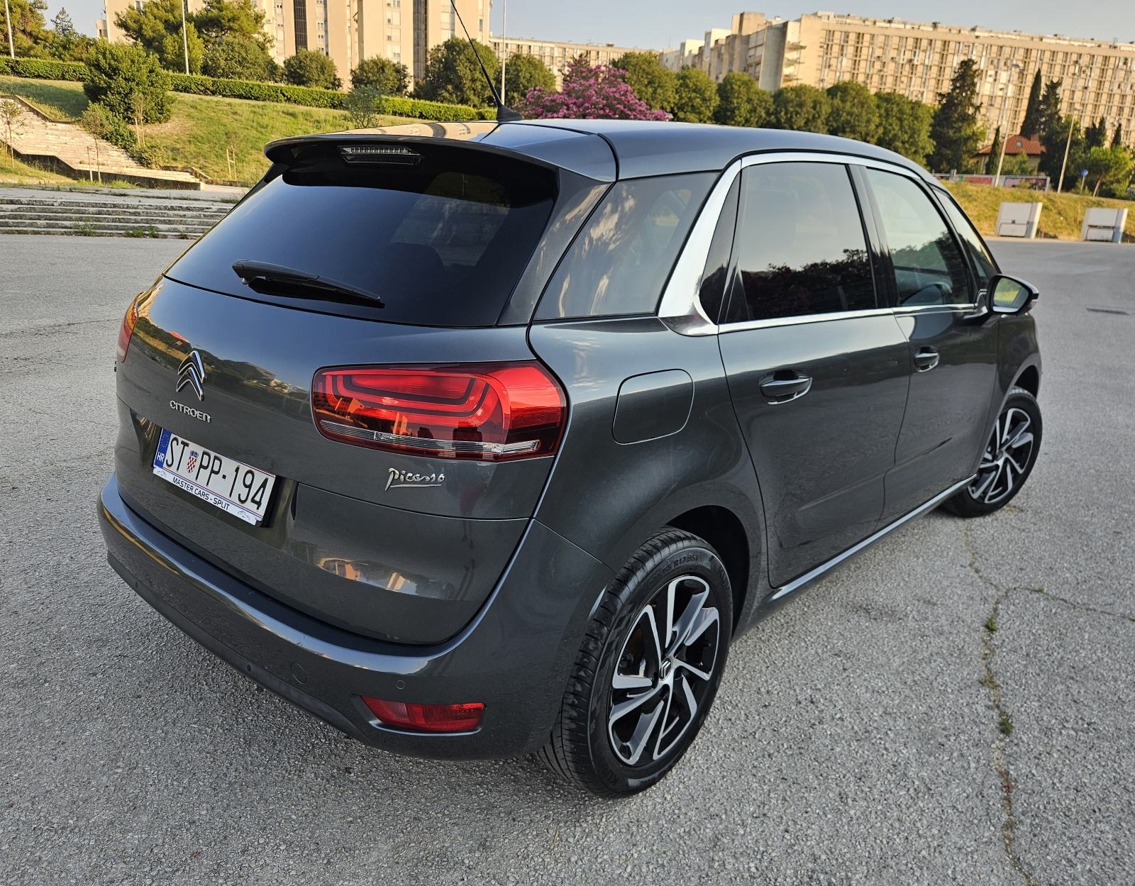 CITROEN C4 PICASSO 1,6 HDi 120 KS • FULL OPREMA • JAMSTVO, pogled izvana - slika 3