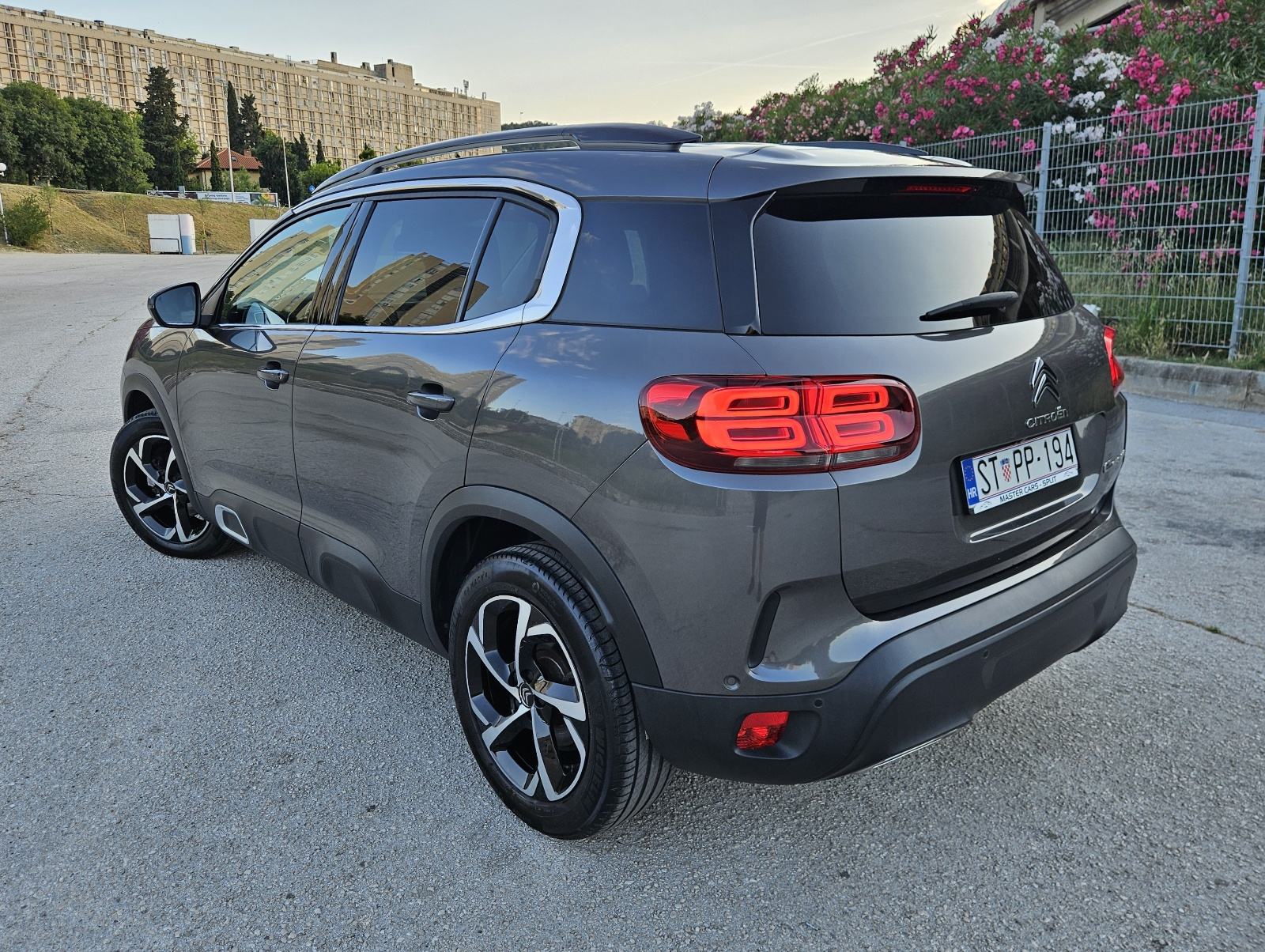 CITROEN C5 AIRCROSS 1,2 TURBO 130 KS • AUTOMATIK • SAMO 59.000 KM, pogled izvana - slika 4