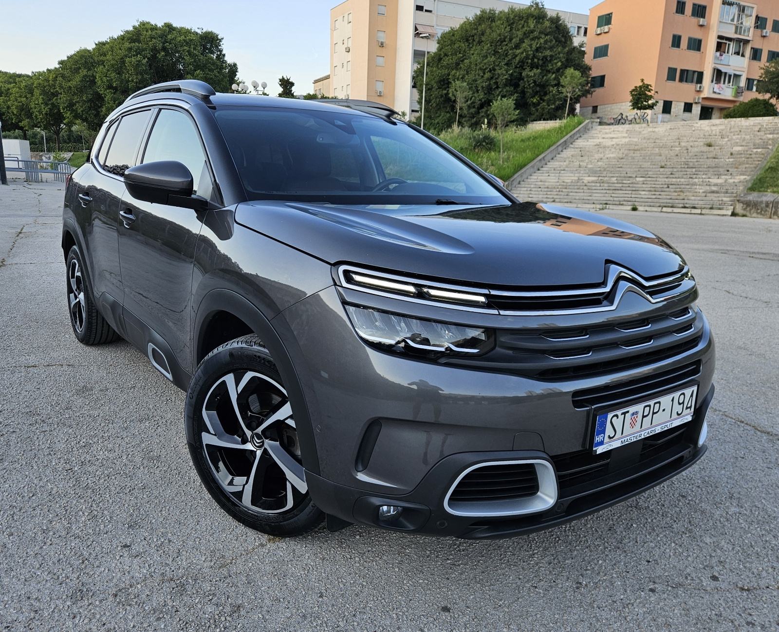 CITROEN C5 AIRCROSS 1,2 TURBO 130 KS • AUTOMATIK • SAMO 59.000 KM, pogled izvana - slika 2