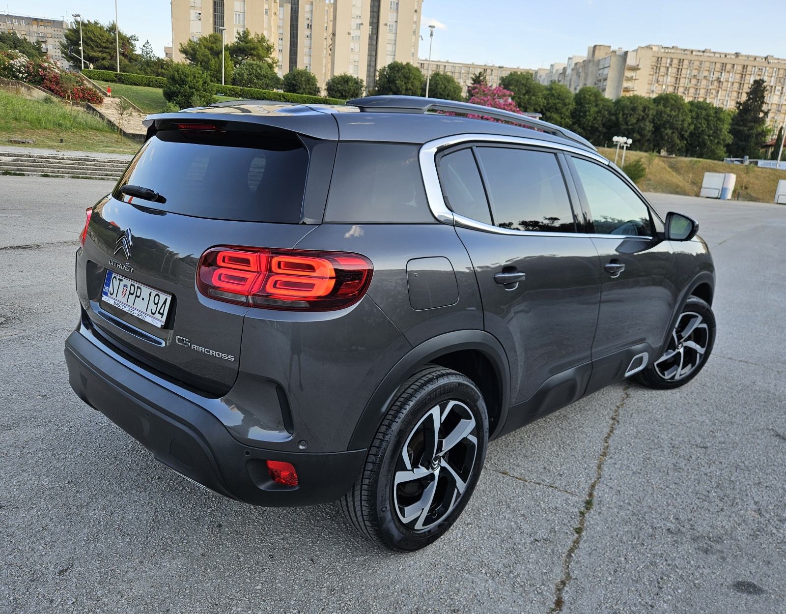 CITROEN C5 AIRCROSS 1,2 TURBO 130 KS • AUTOMATIK • SAMO 59.000 KM, pogled izvana - slika 3