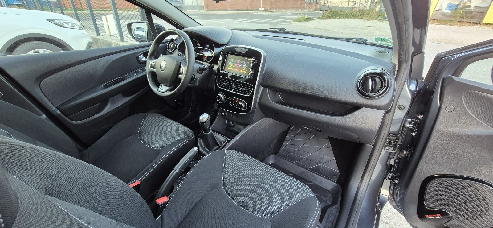 Clio 0.9 TCe servisna navi alu pdc temp aut klima odličan, fotografija 11